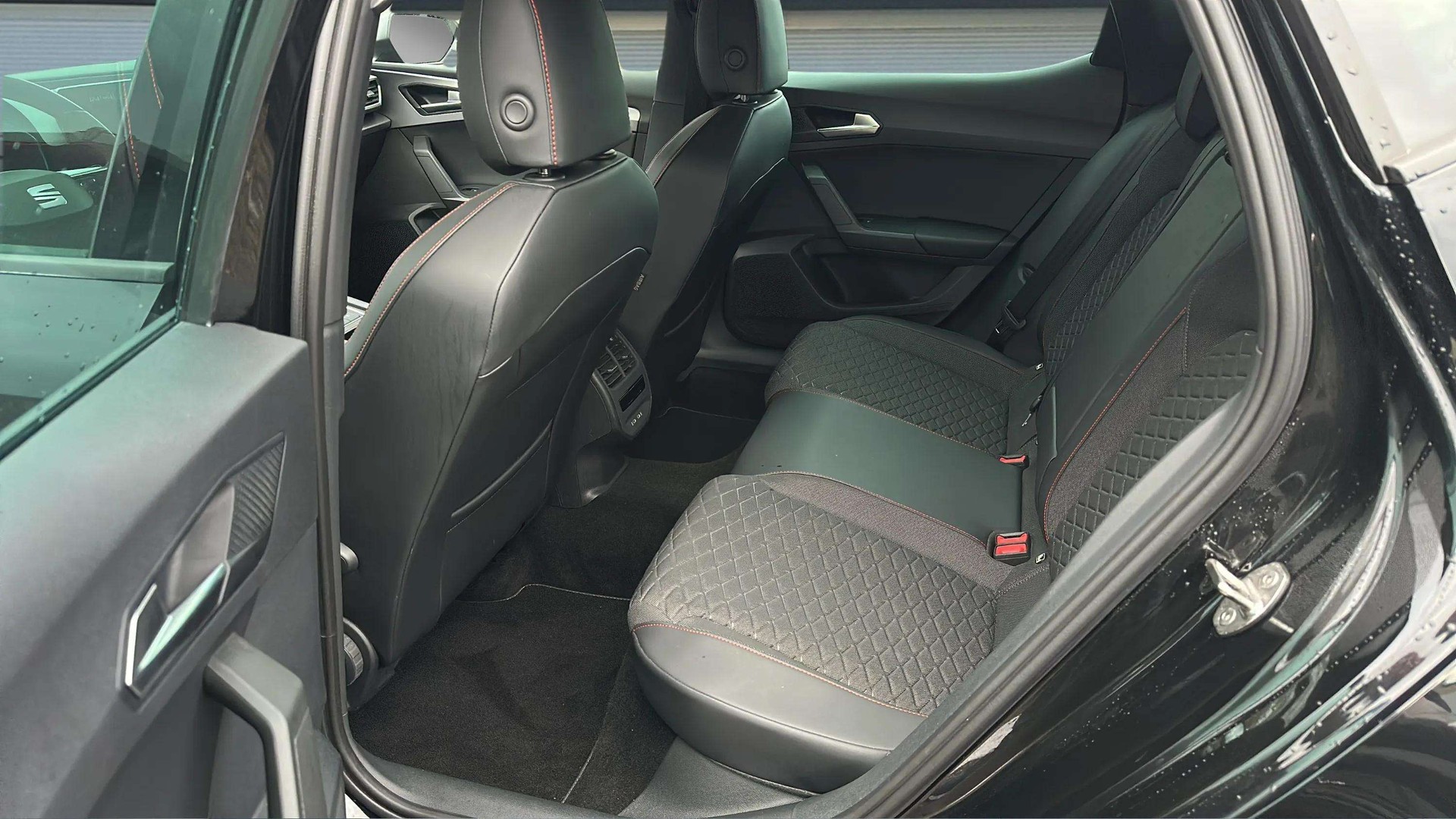 SEAT Leon ST 1.5 eTSI mHEV DSG FR 150PS mit 5J Werksgarantie oder bis 100000km-image-12