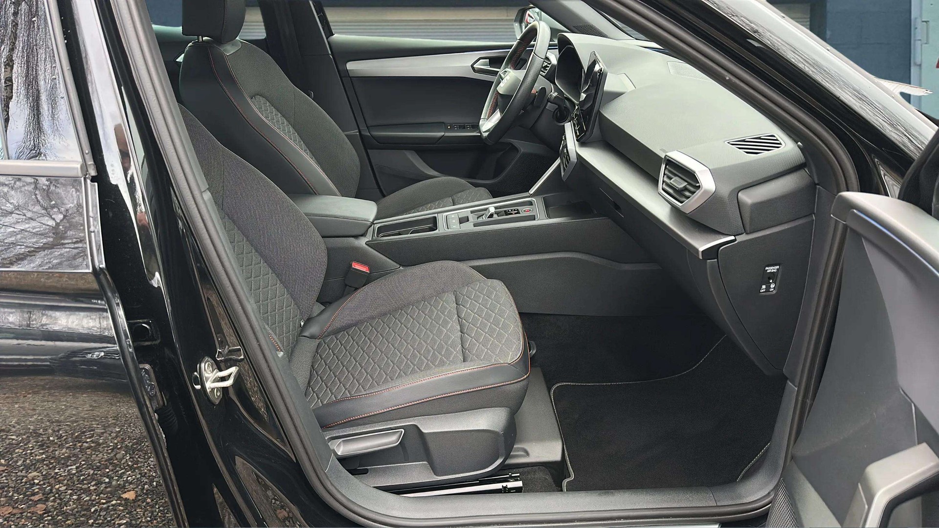 SEAT Leon ST 1.5 eTSI mHEV DSG FR 150PS mit 5J Werksgarantie oder bis 100000km-image-11