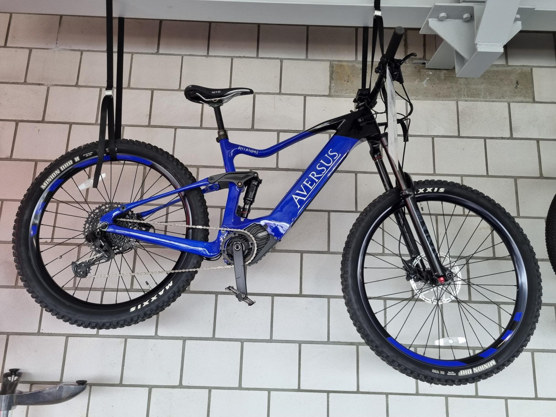 AVERSUS PECCATORE Voll-Carbon M 25 Km/h