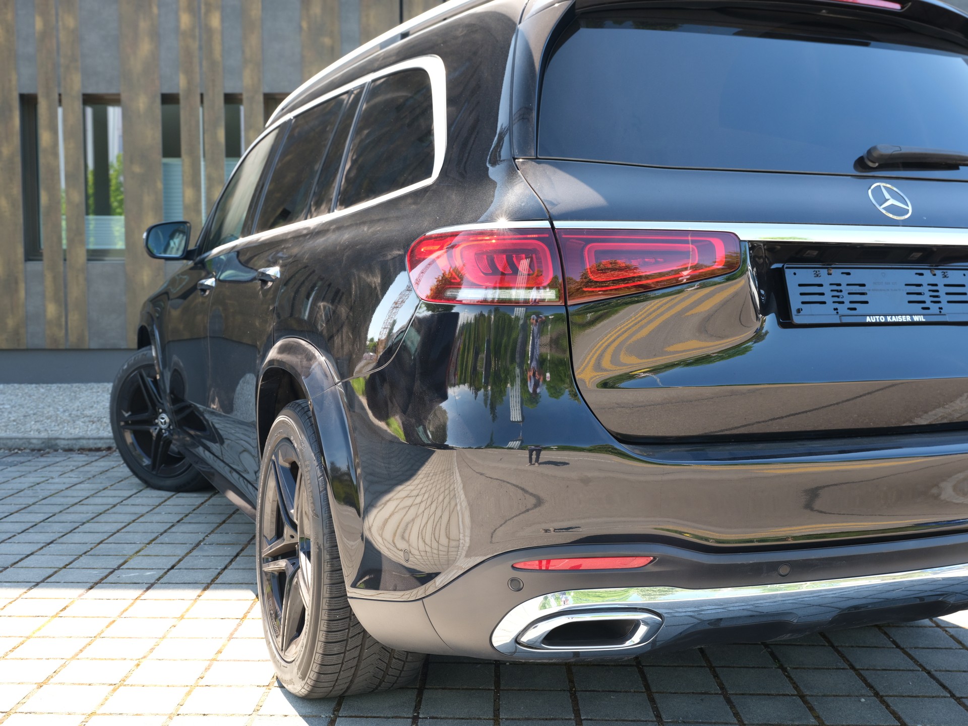 MERCEDES-BENZ GLS 350 d 4Matic AMG Line 9G-Tronic-image-9