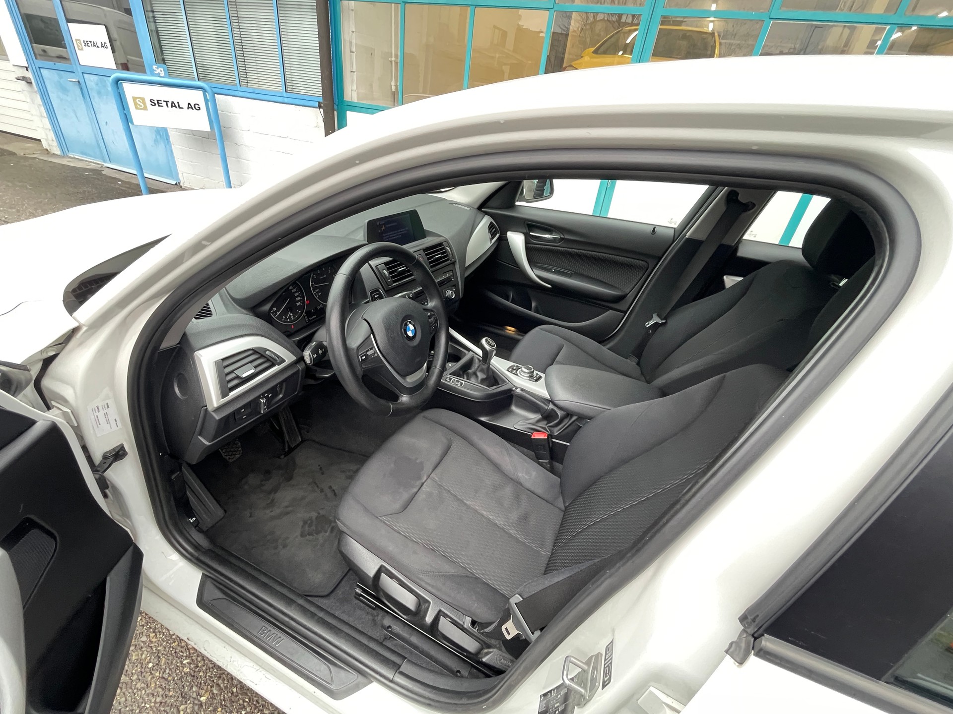 BMW 114i Business-image-9