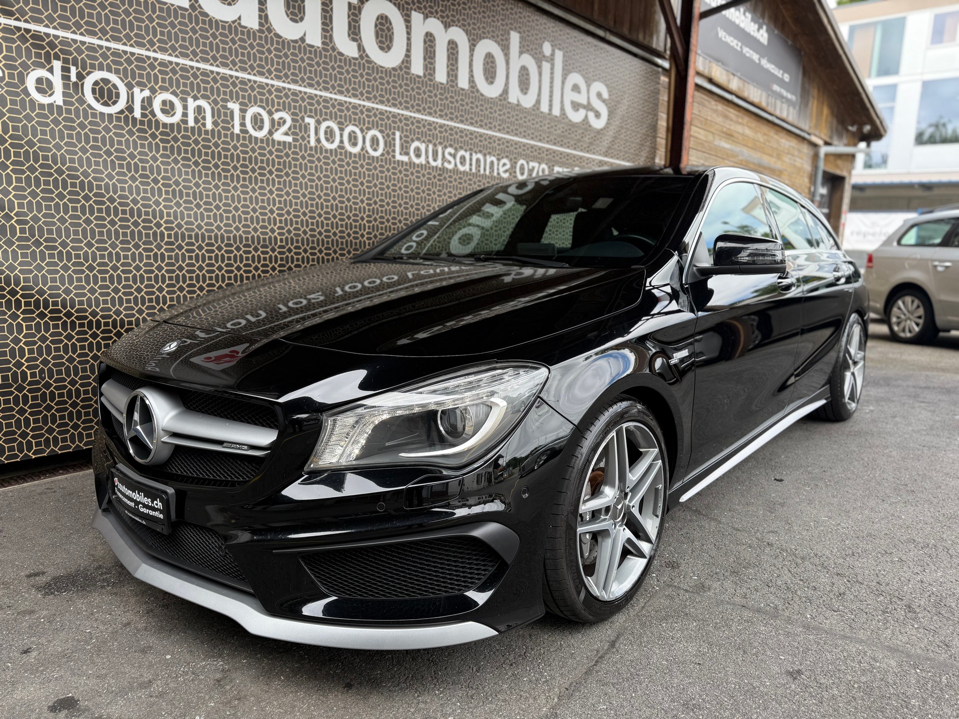 MERCEDES-BENZ CLA Shooting Brake 45 AMG 4Matic Speedshift-showroom-element-1