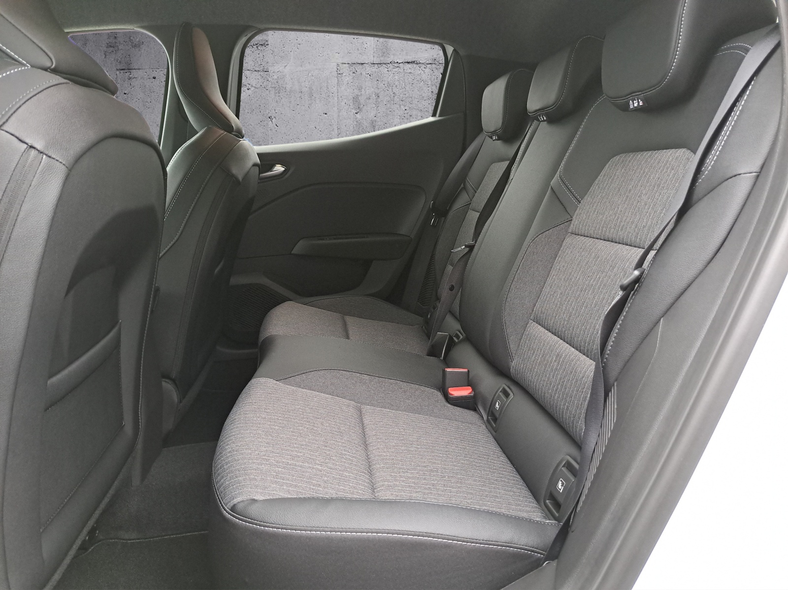 MITSUBISHI Colt 1.6 HEV Instyle-image-15