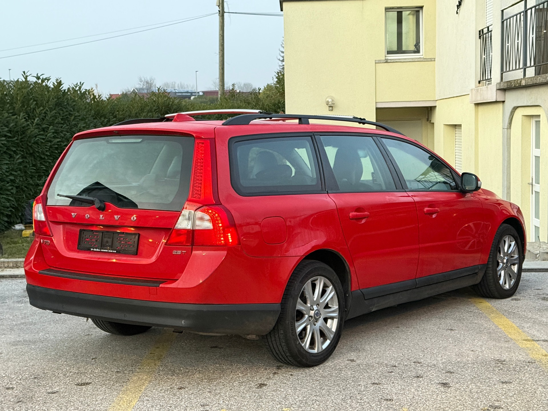 VOLVO V70 2.5T Kinetic Geartronic-image-6