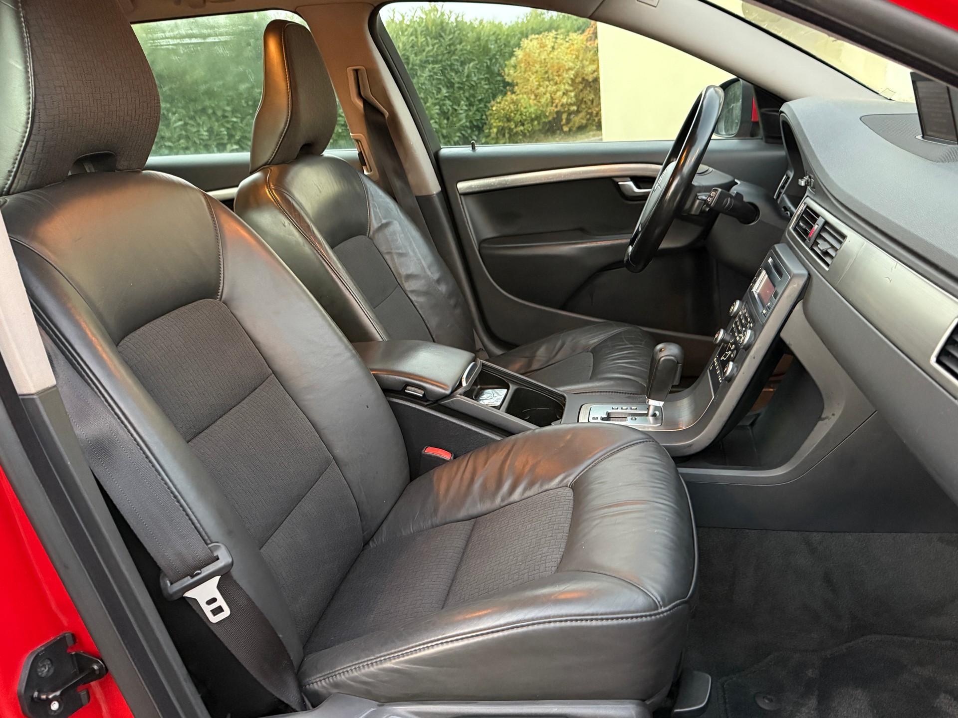 VOLVO V70 2.5T Kinetic Geartronic-image-9