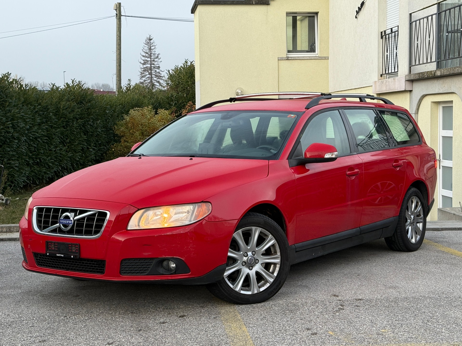 VOLVO V70 2.5T Kinetic Geartronic-showroom-element-1