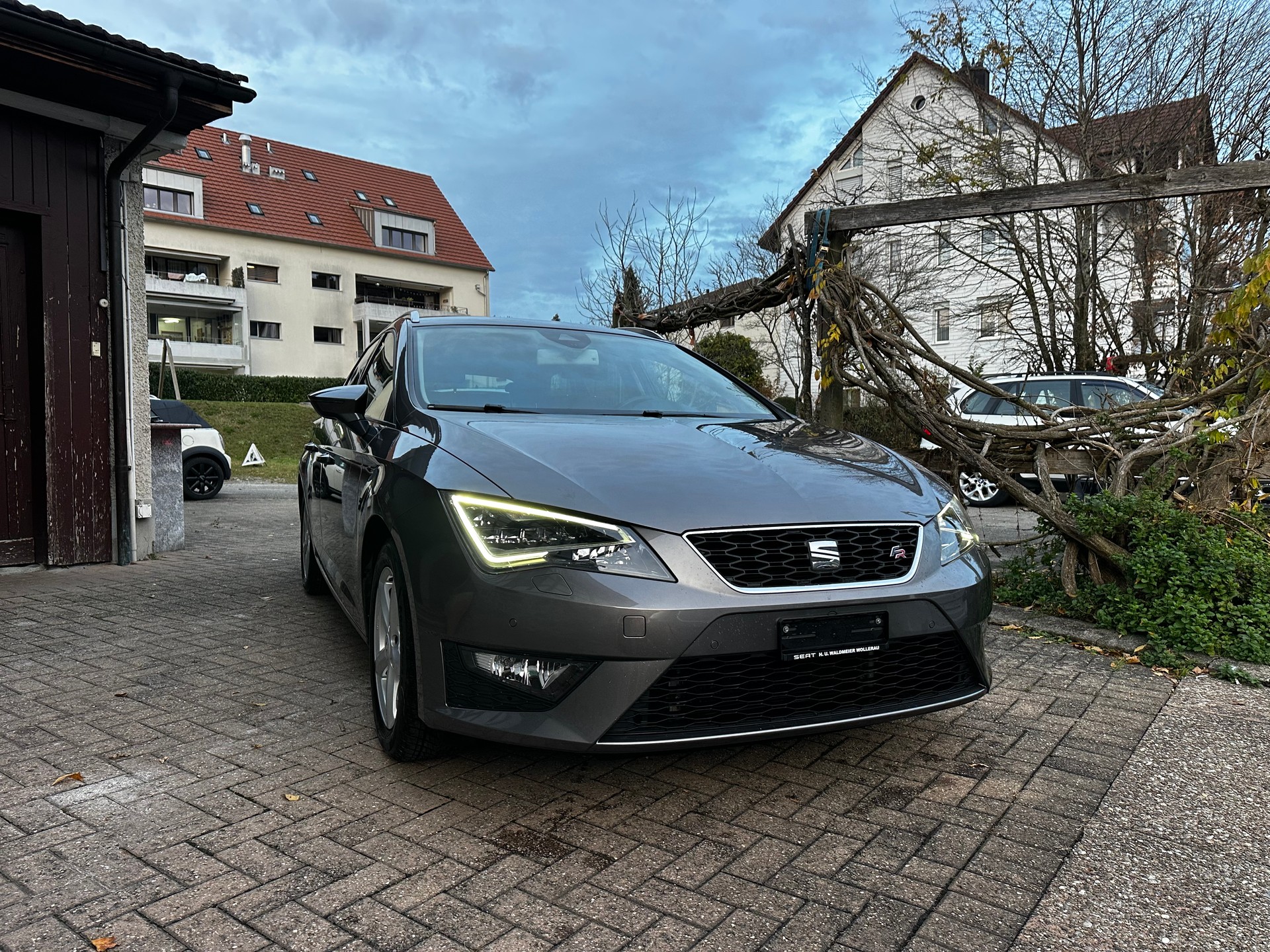 SEAT Leon ST 1.4 TSI FR-image-1