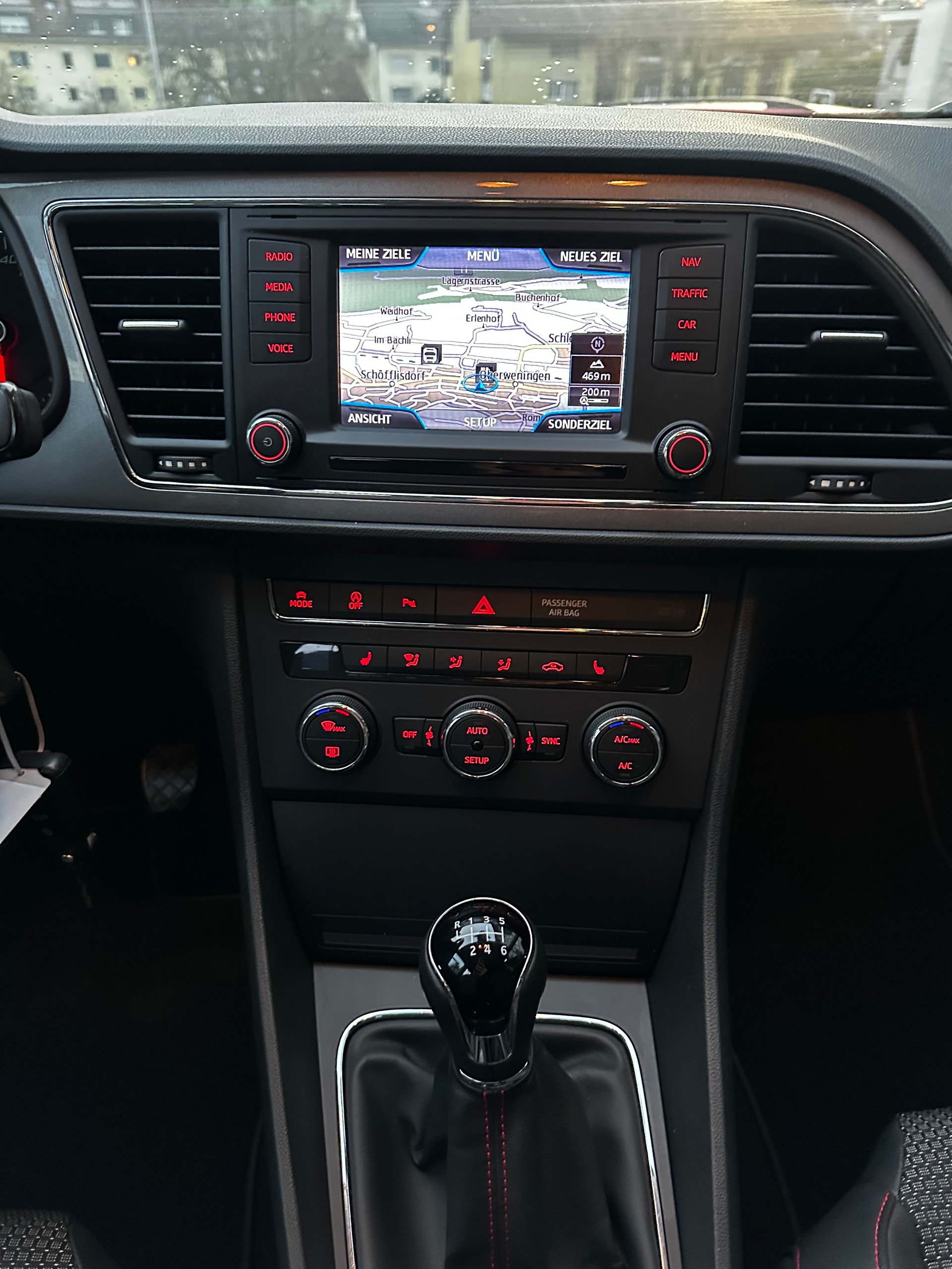 SEAT Leon ST 1.4 TSI FR-image-8