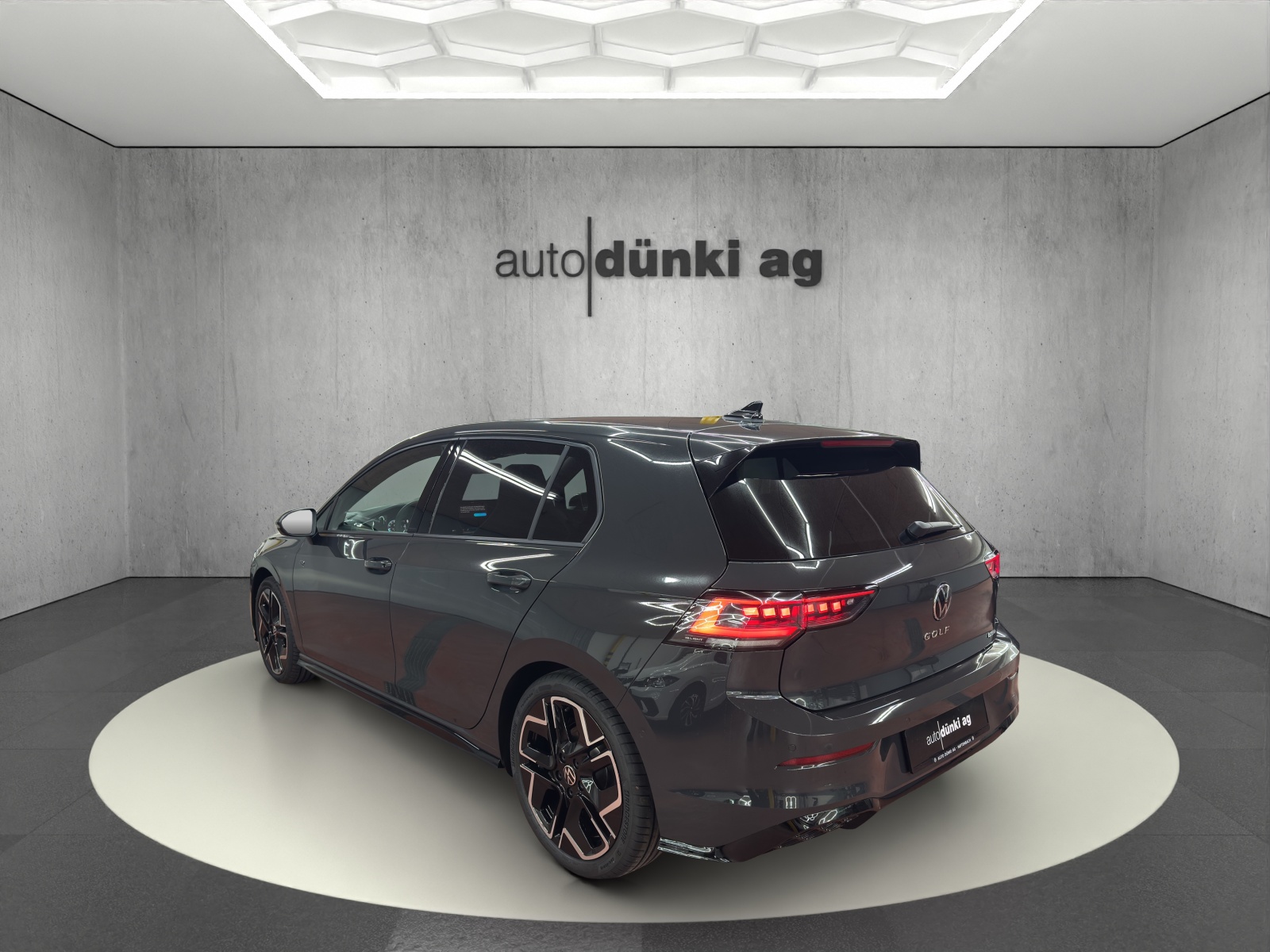 VW Golf 2.0 TSI R-Line DSG 4 Motion-showroom-element-2