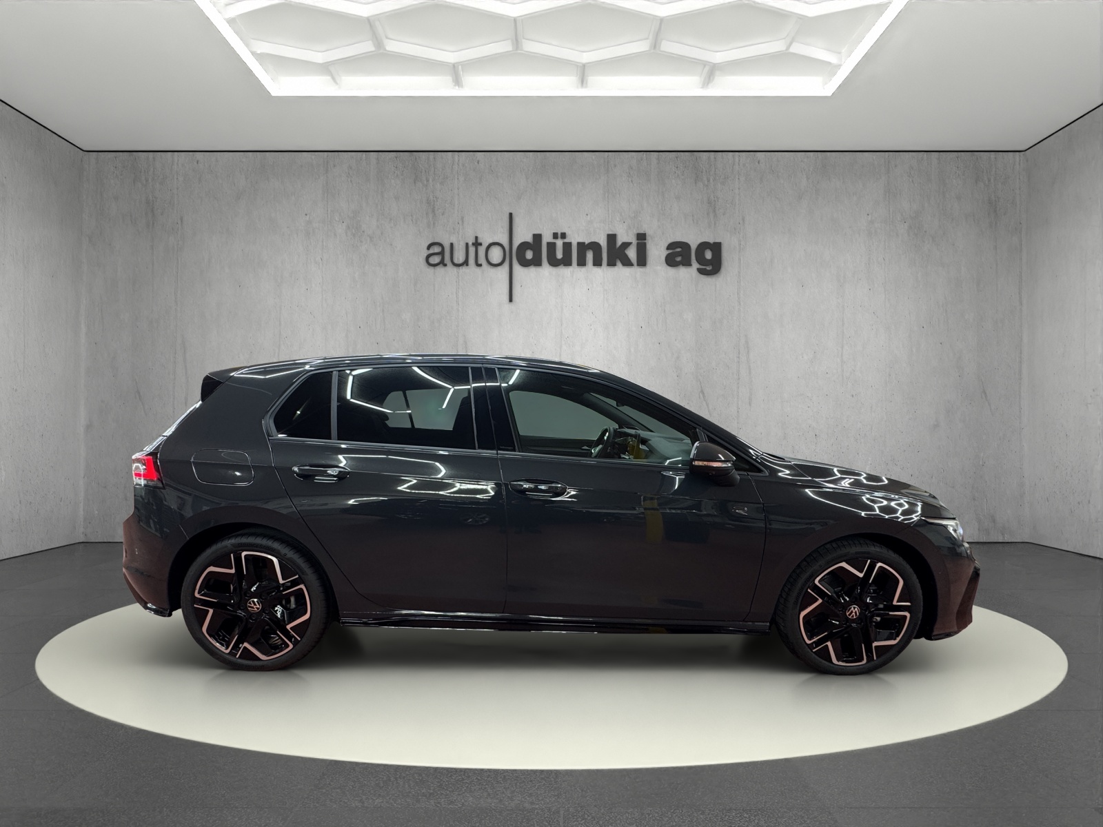 VW Golf 2.0 TSI R-Line DSG 4 Motion-image-4