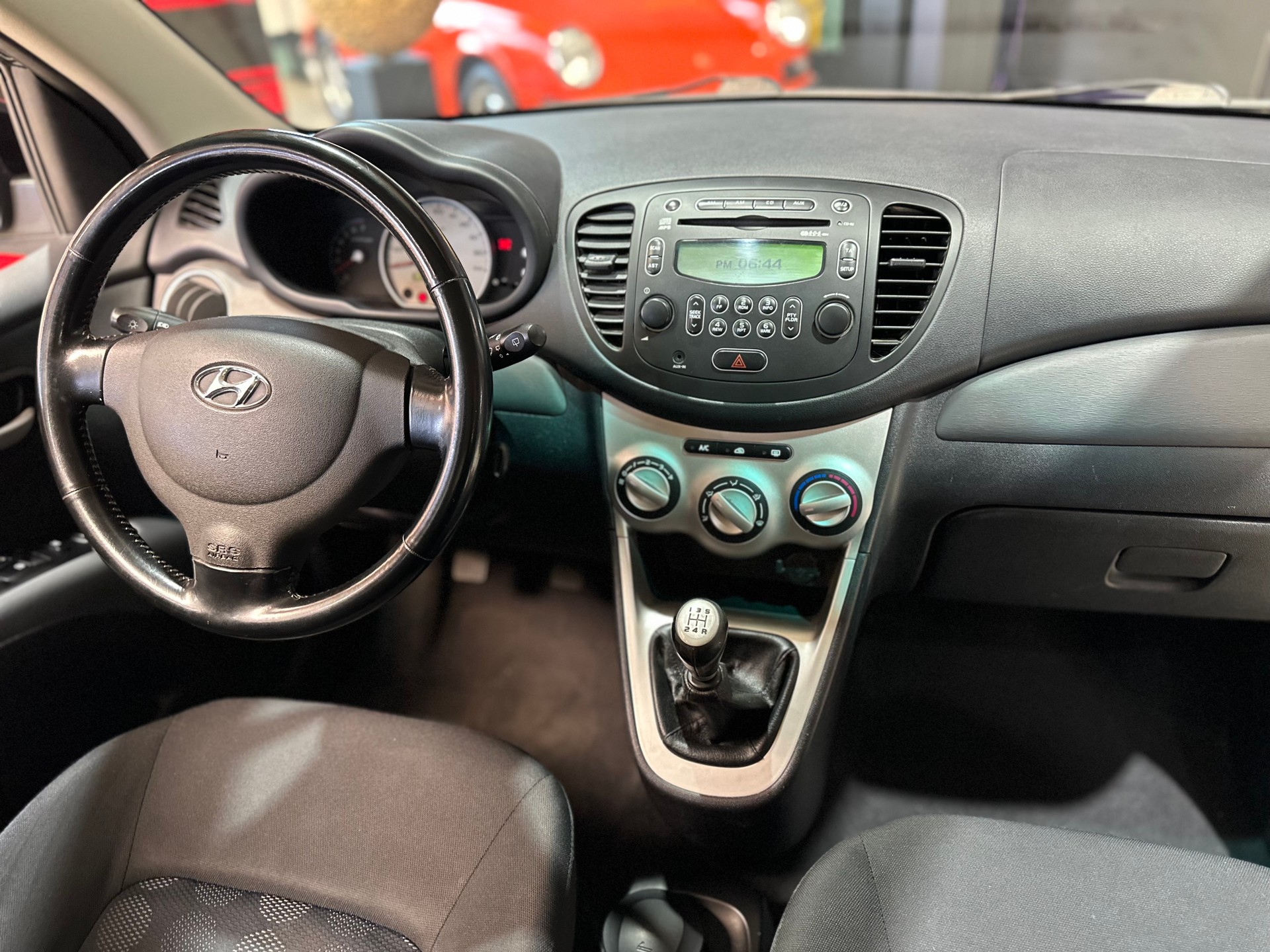 HYUNDAI i10 1.1 Comfort-image-10