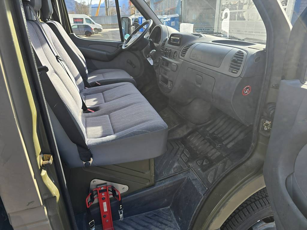 MERCEDES-BENZ 413 CDI 4x4-image-10