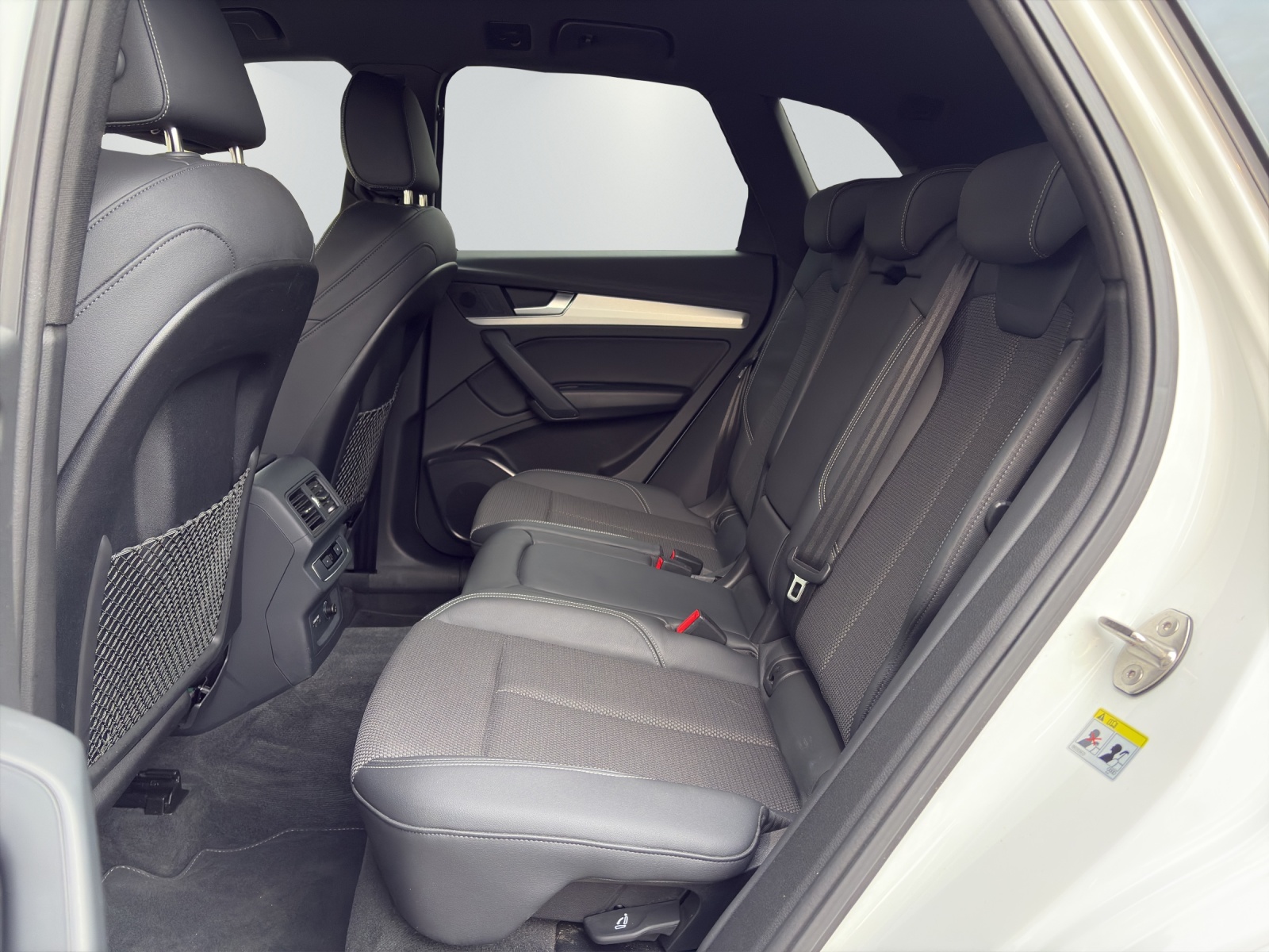 AUDI Q5 2.0 50 TFSI e S Line quattro S-Tronic-image-12