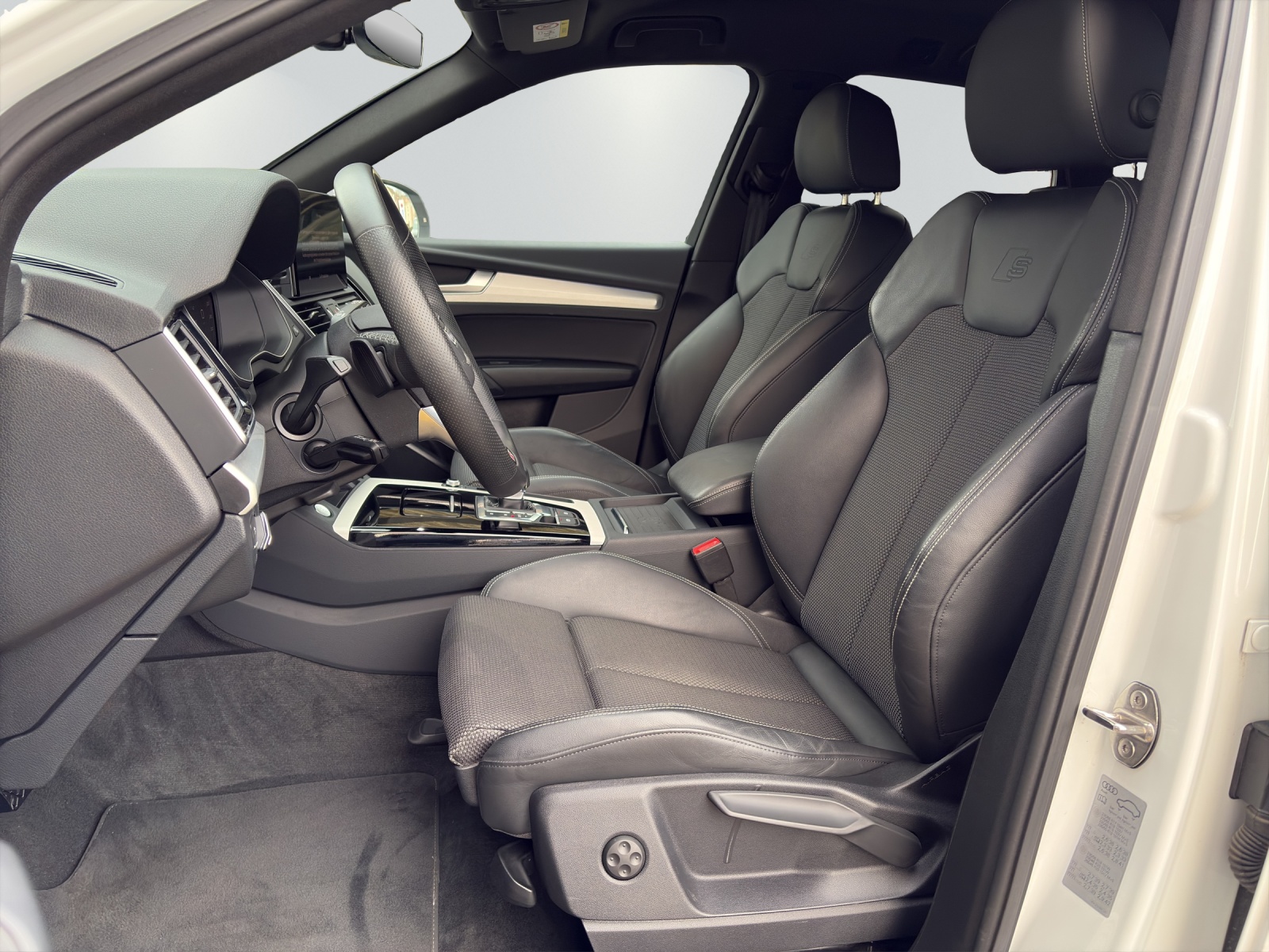 AUDI Q5 2.0 50 TFSI e S Line quattro S-Tronic-image-8