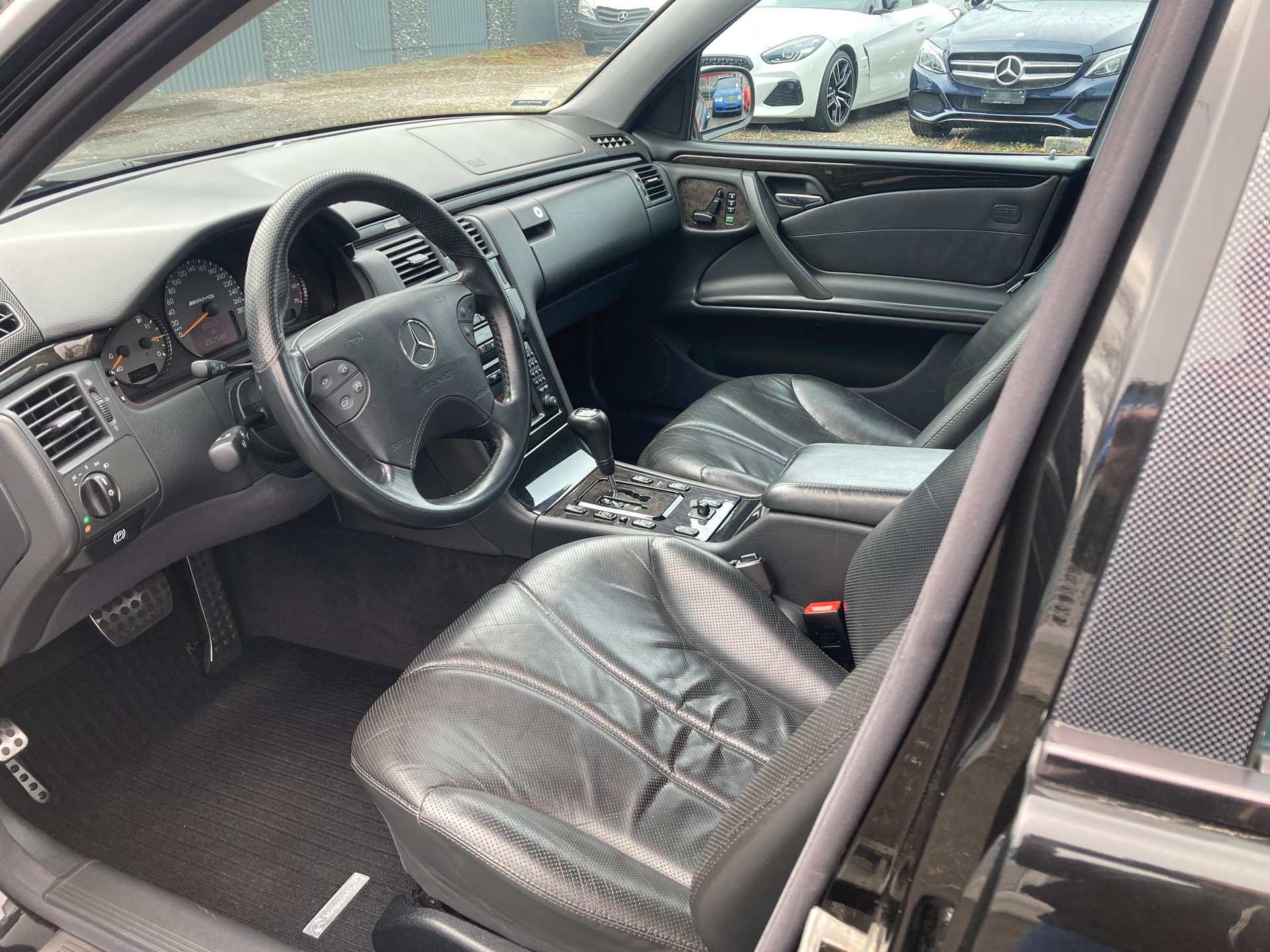 MERCEDES-BENZ E 55 AMG Avantgarde Automatic-image-5