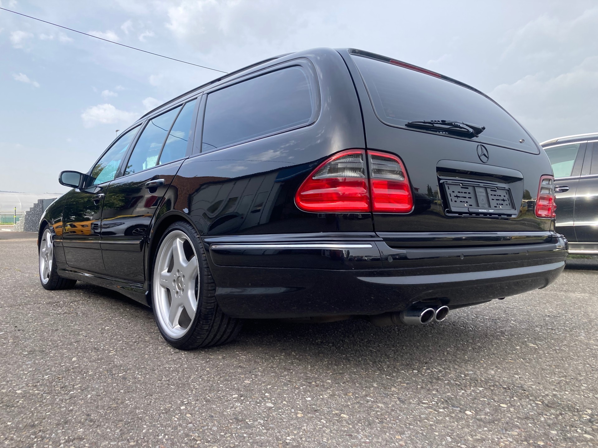 MERCEDES-BENZ E 55 AMG Avantgarde Automatic-image-5
