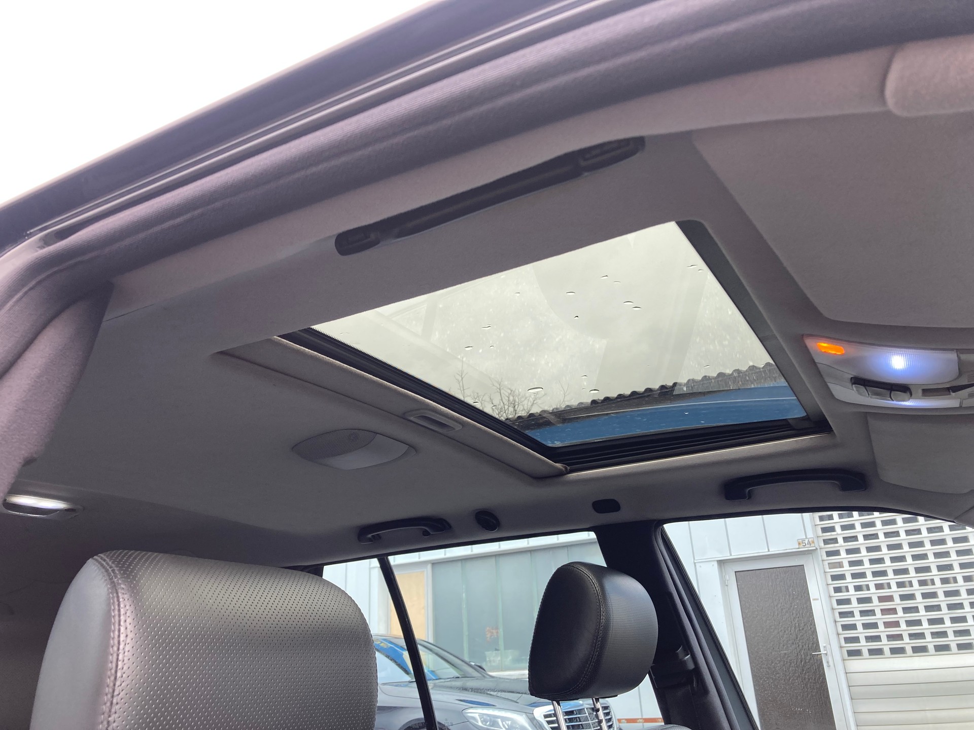MERCEDES-BENZ E 55 AMG Avantgarde Automatic-image-9