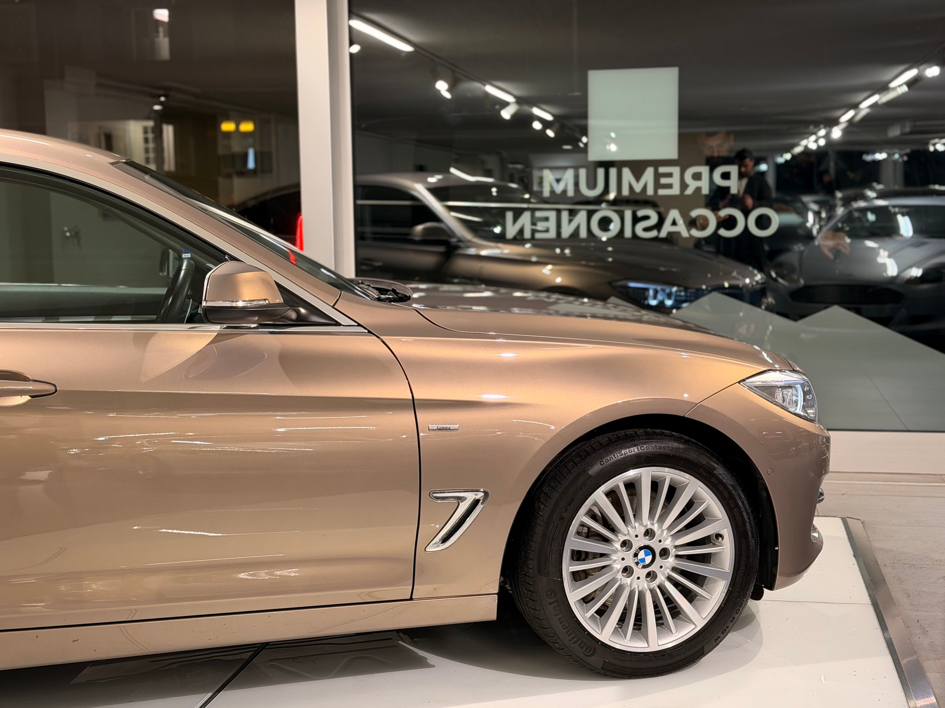 BMW 335i GT xDrive Luxury Line Steptronic-showroom-element-3