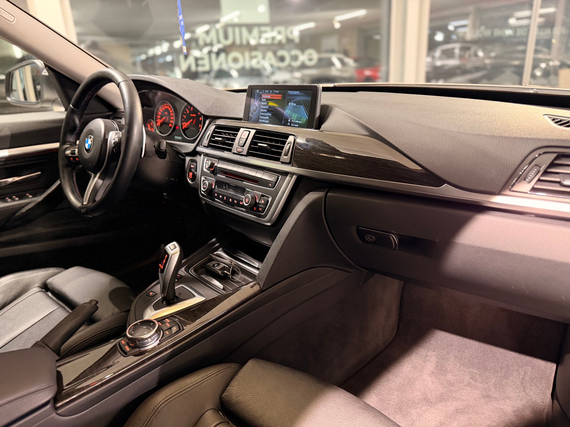 BMW 335i GT xDrive Luxury Line Steptronic-image-17