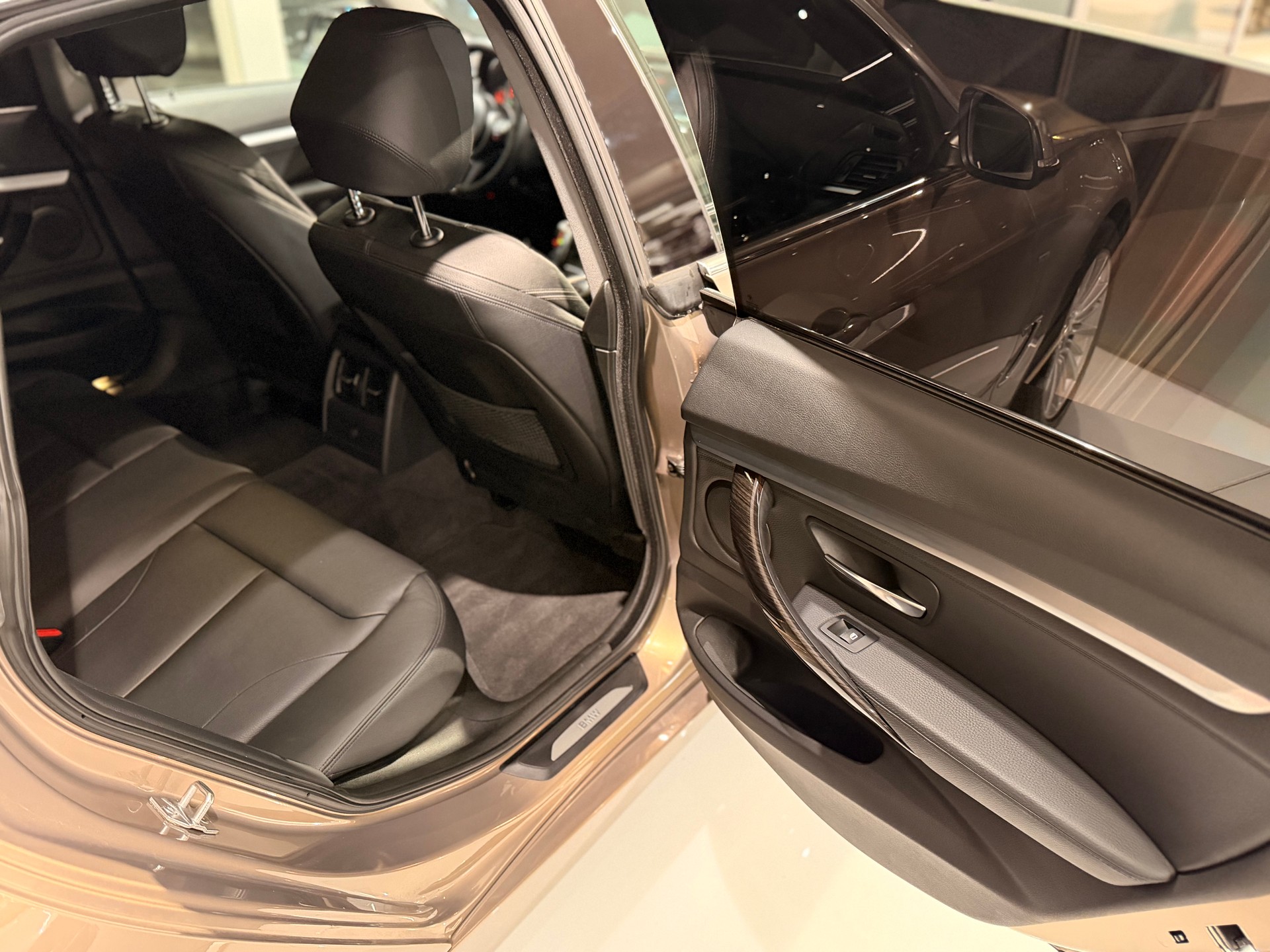BMW 335i GT xDrive Luxury Line Steptronic-image-12