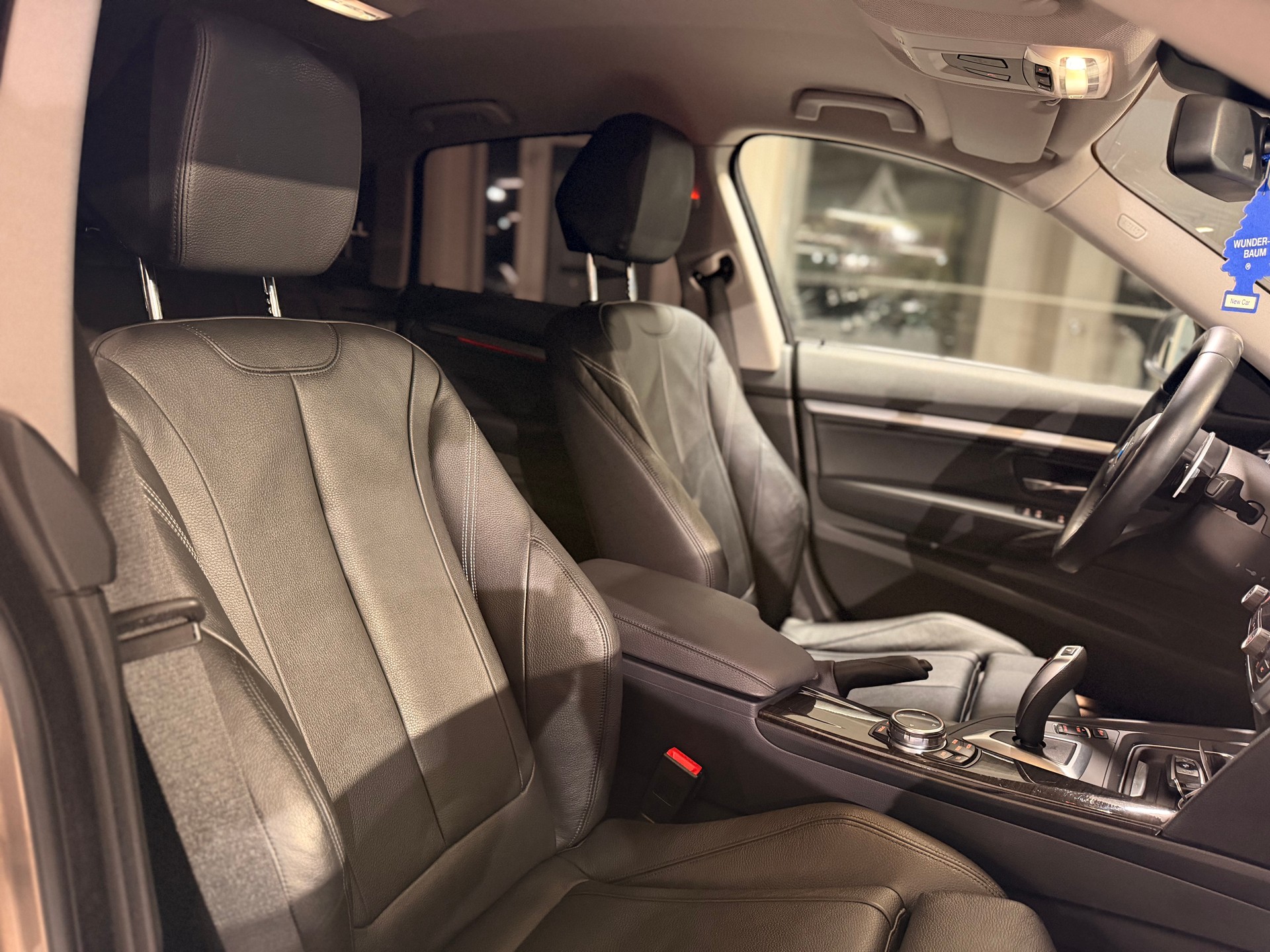 BMW 335i GT xDrive Luxury Line Steptronic-image-18