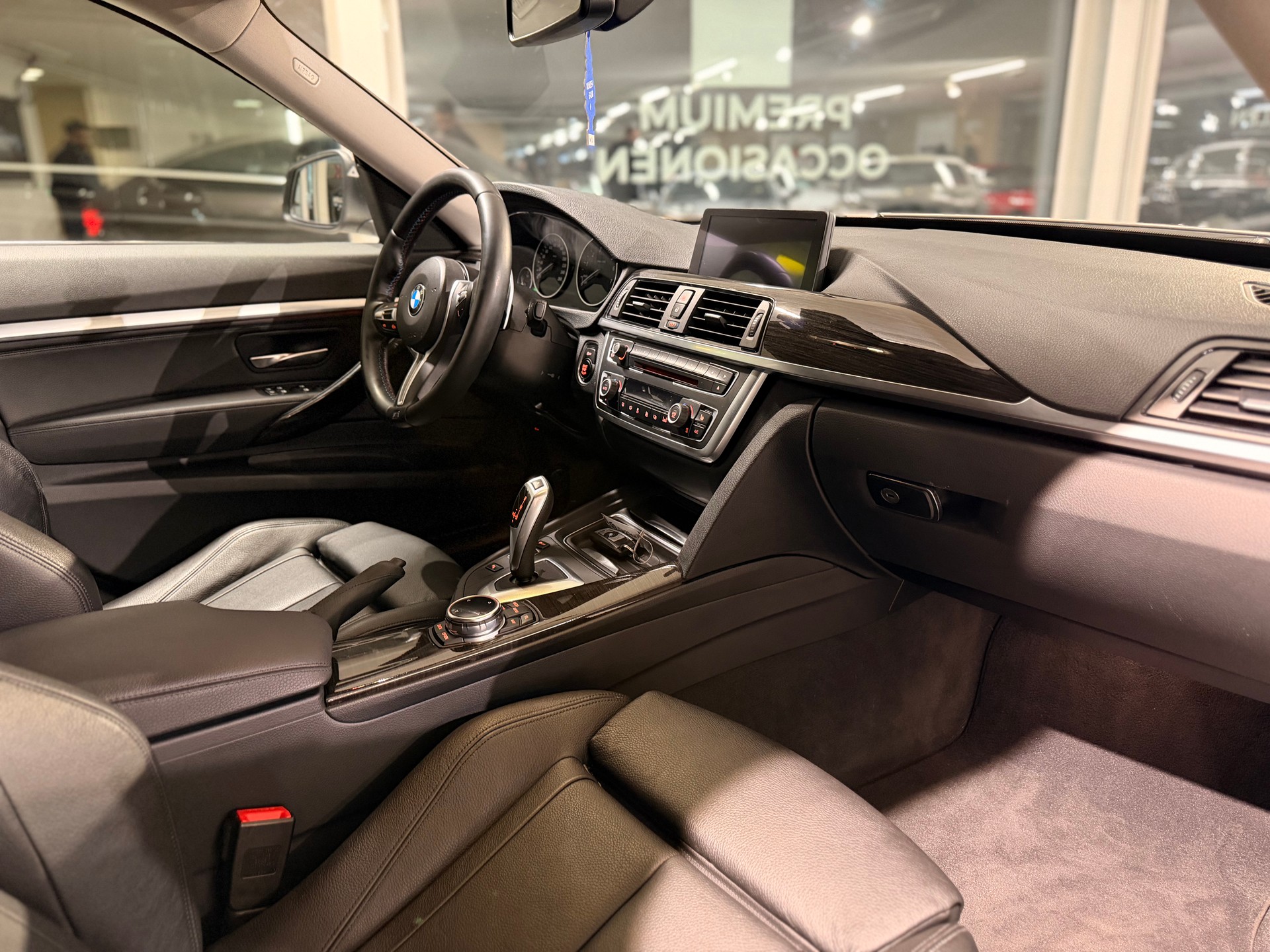 BMW 335i GT xDrive Luxury Line Steptronic-image-19