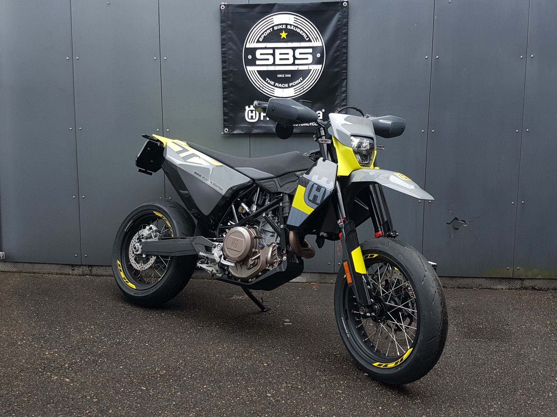 HUSQVARNA 701 Supermoto (35kW)-image-2