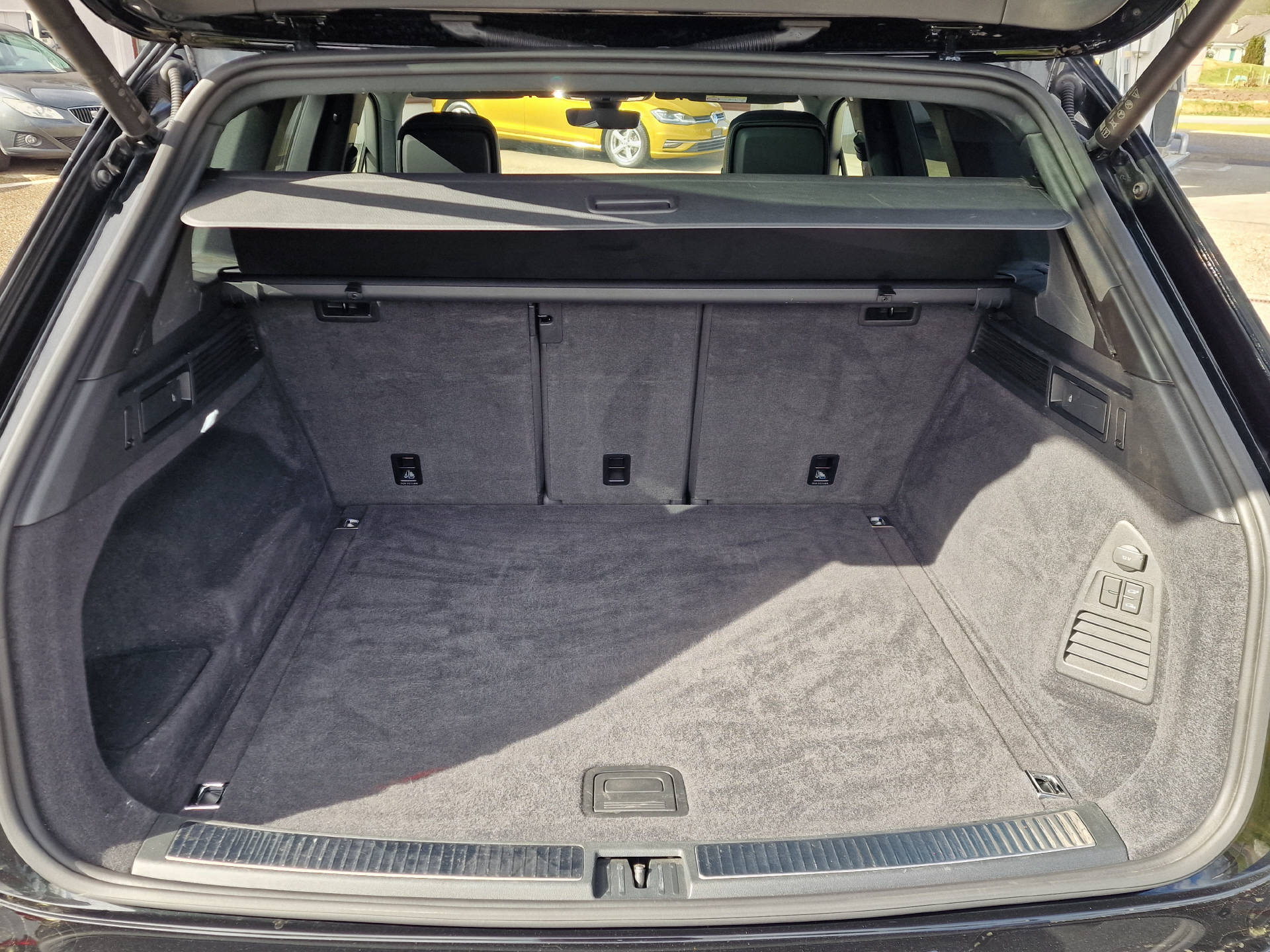 VW Touareg 3.0 V6 TDI 286 R-Line 75 Edition-image-9