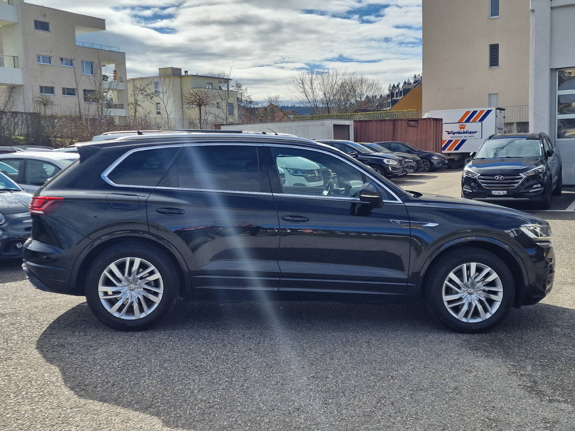 VW Touareg 3.0 V6 TDI 286 R-Line 75 Edition-image-5