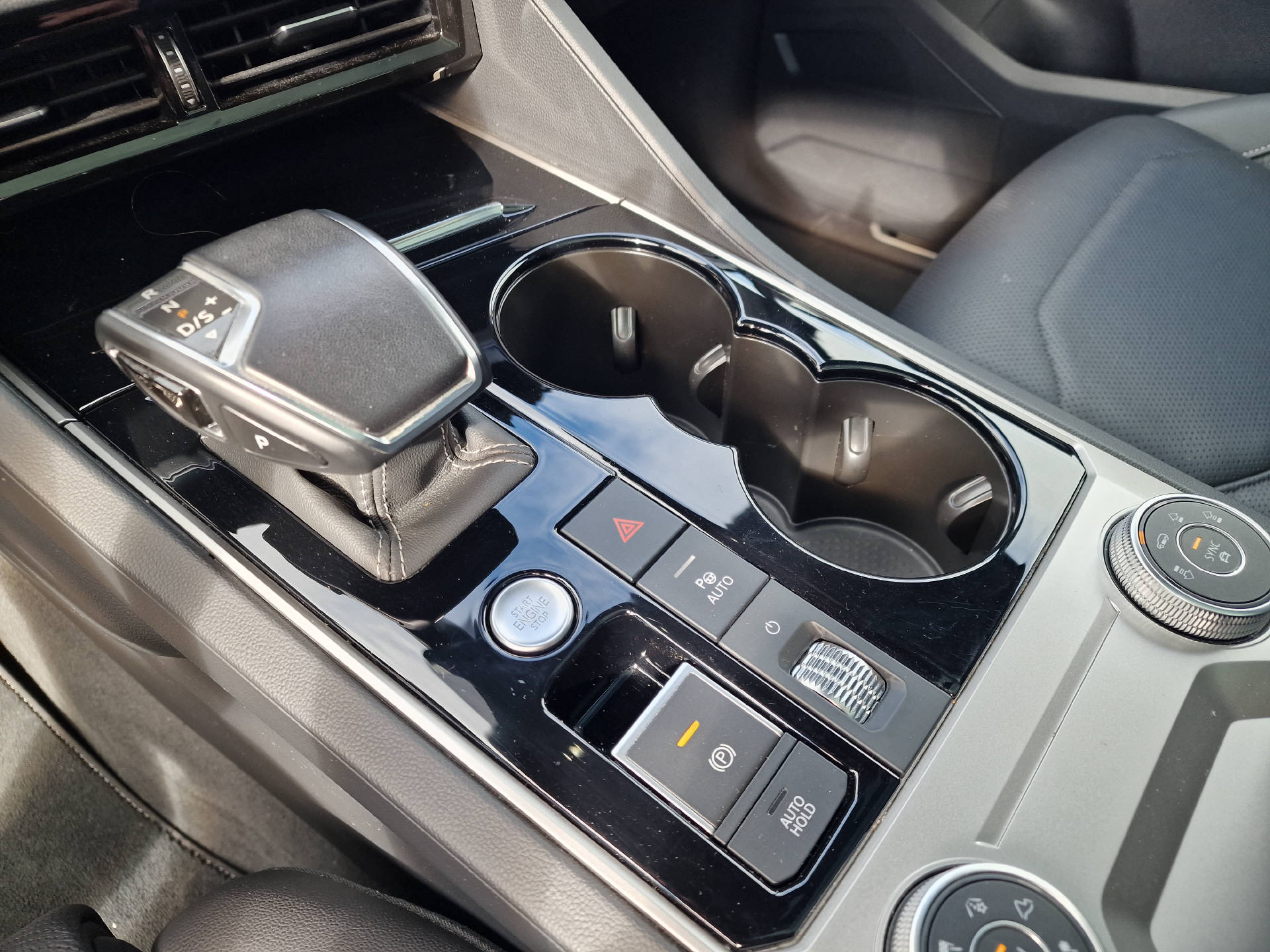 VW Touareg 3.0 V6 TDI 286 R-Line 75 Edition-image-18