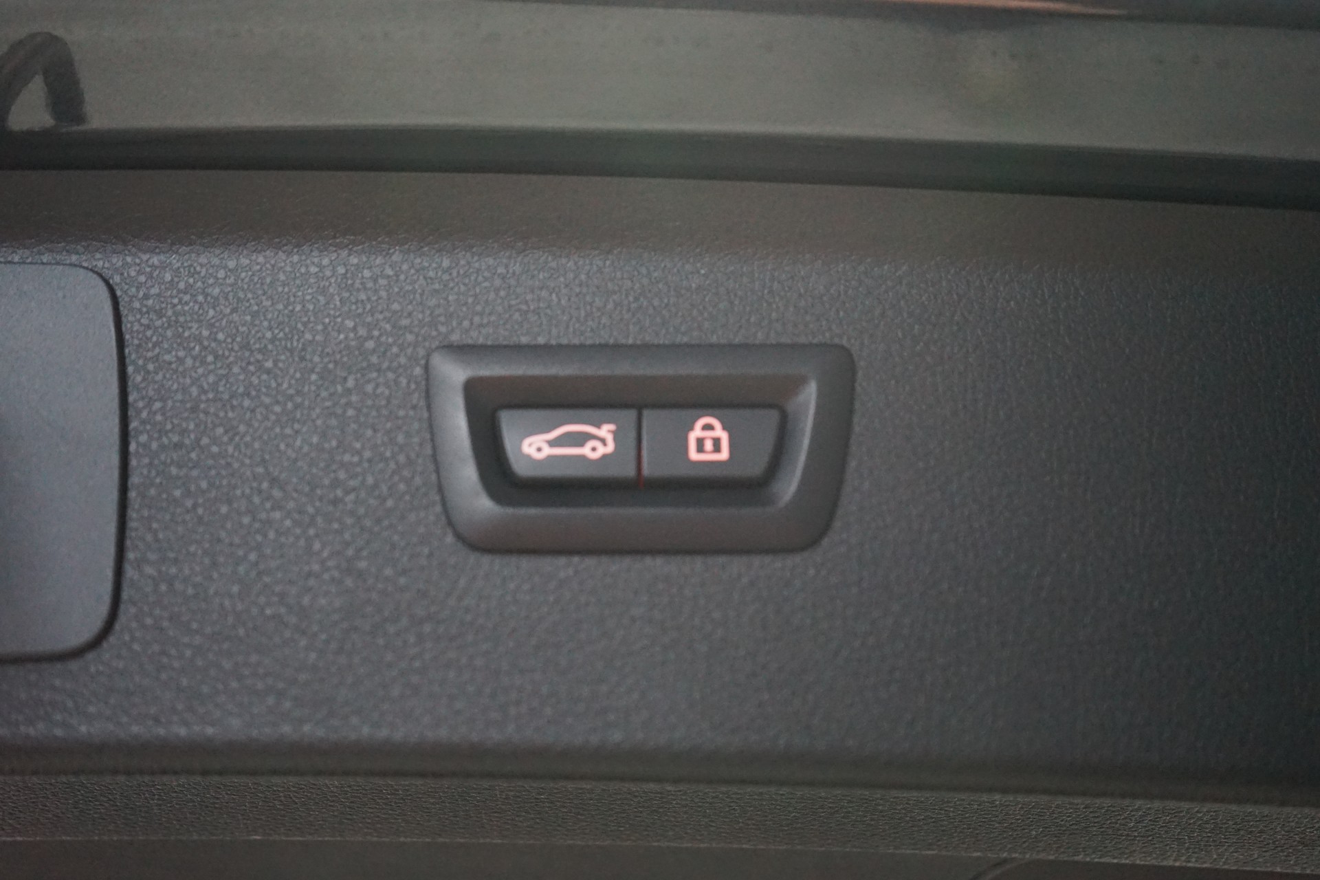 BMW 218i Active Tourer DKG Luxury Line-image-21