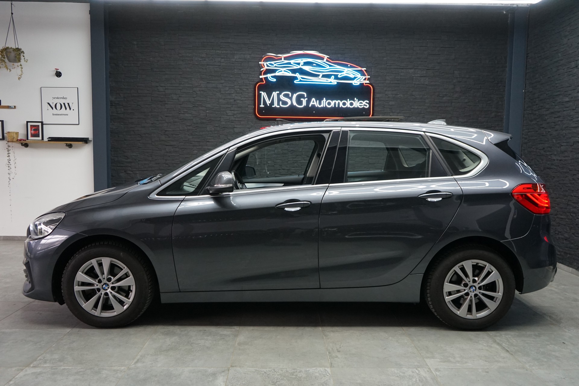 BMW 218i Active Tourer DKG Luxury Line-showroom-element-1
