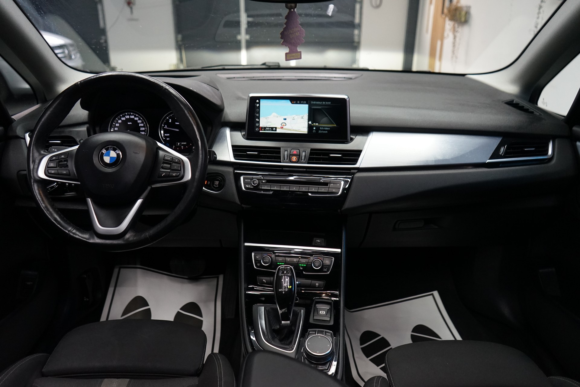 BMW 218i Active Tourer DKG Luxury Line-image-7