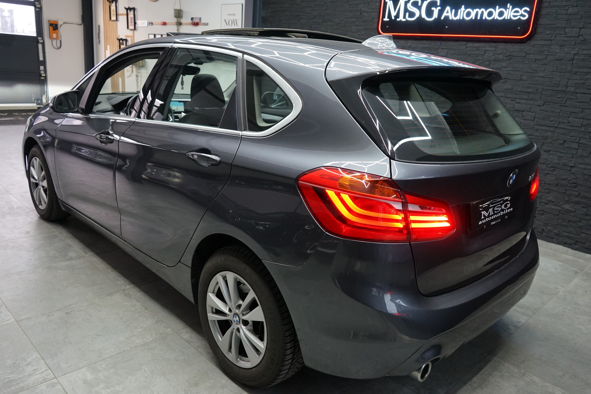 BMW 218i Active Tourer DKG Luxury Line-showroom-element-2