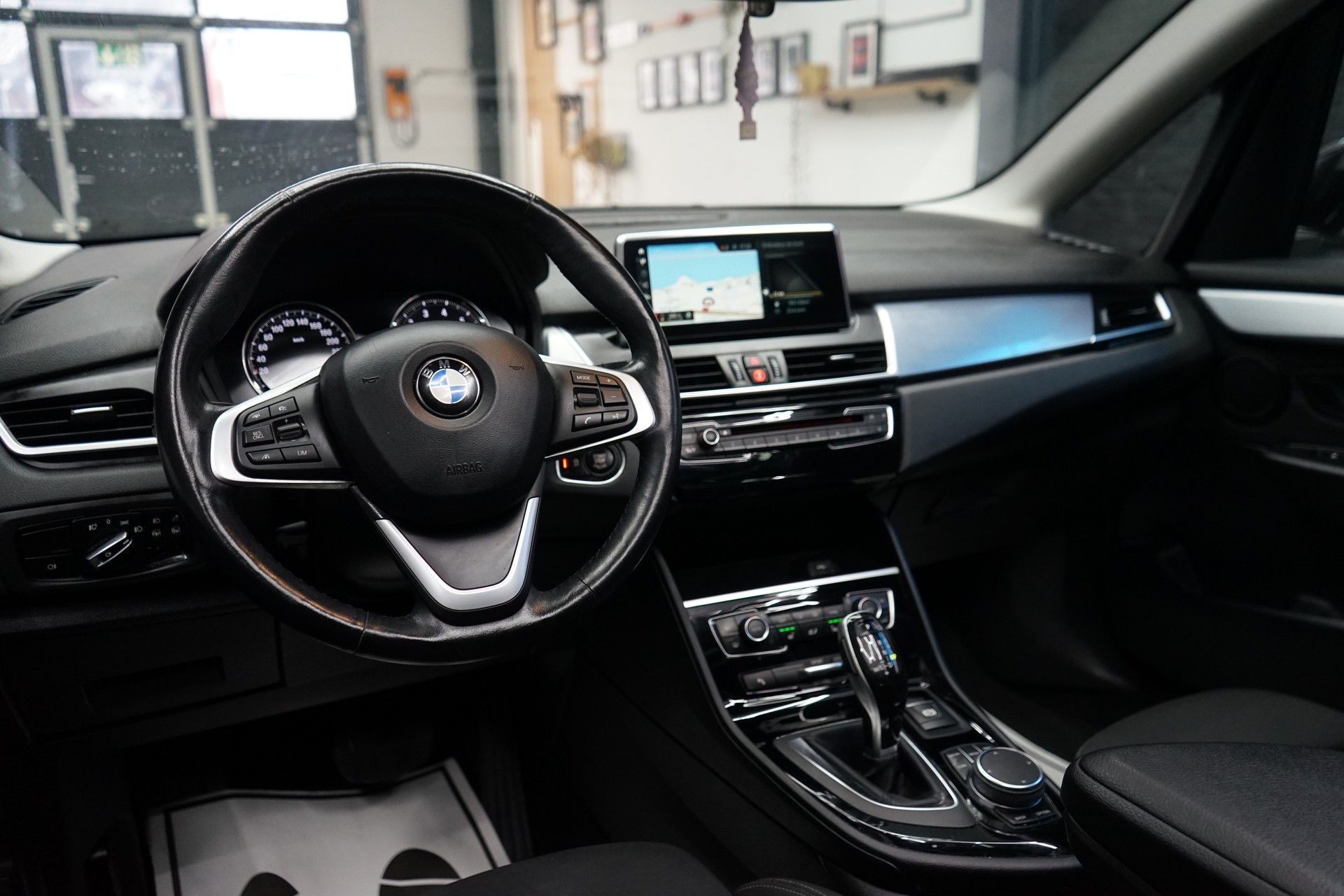 BMW 218i Active Tourer DKG Luxury Line-image-6