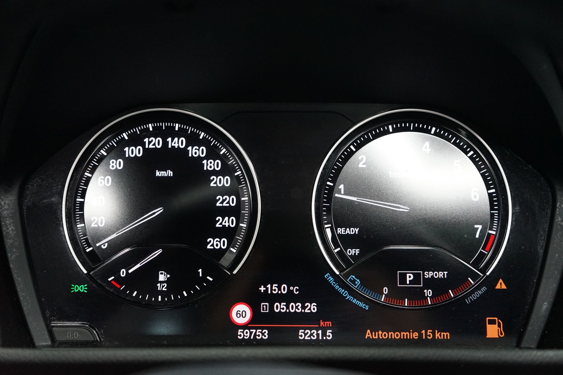 BMW 218i Active Tourer DKG Luxury Line-image-13