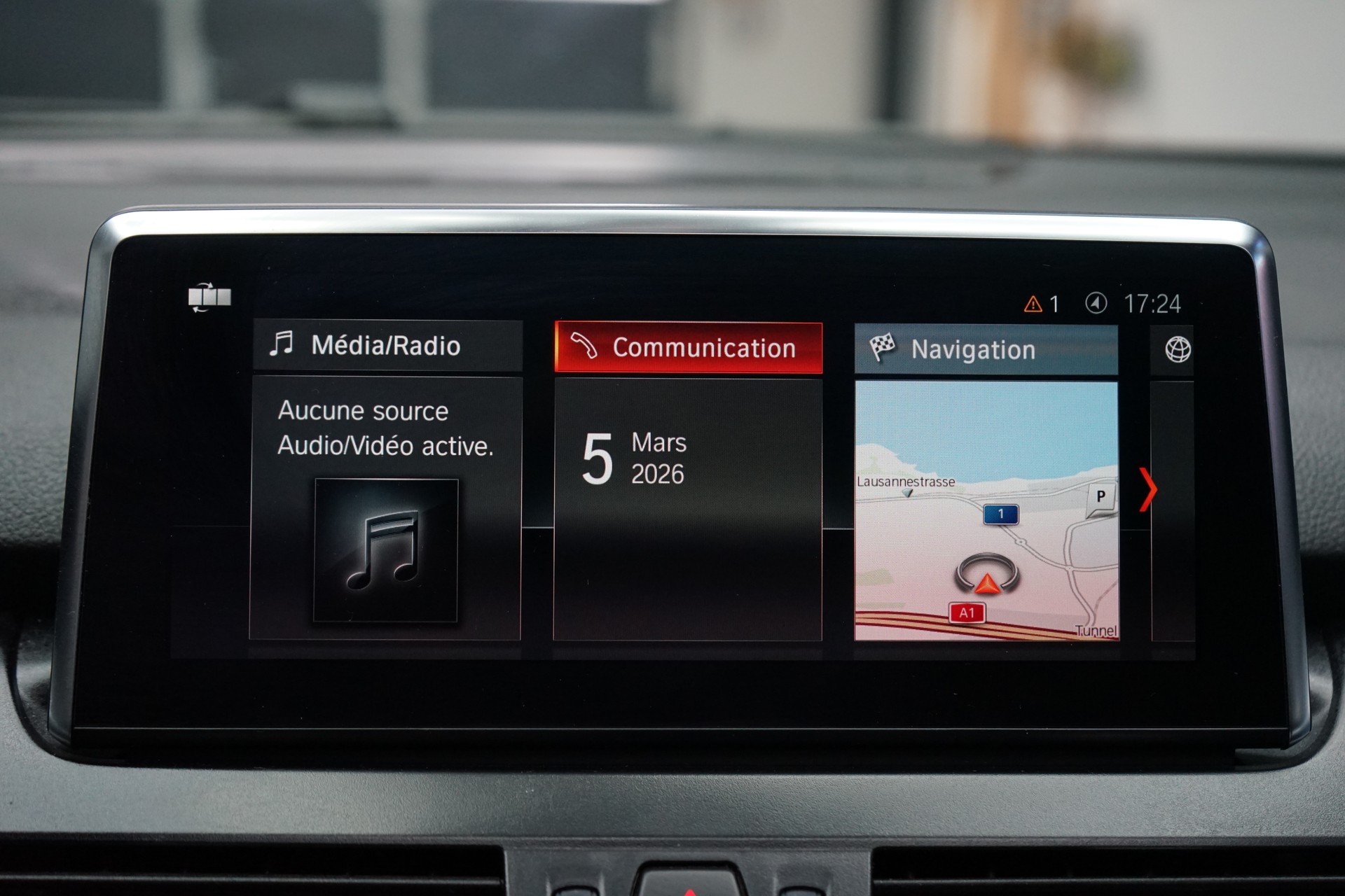 BMW 218i Active Tourer DKG Luxury Line-image-14