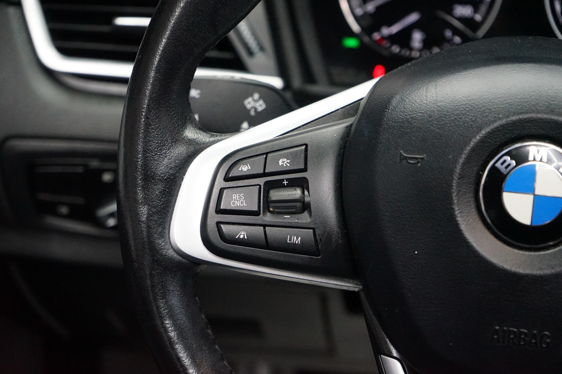 BMW 218i Active Tourer DKG Luxury Line-image-9