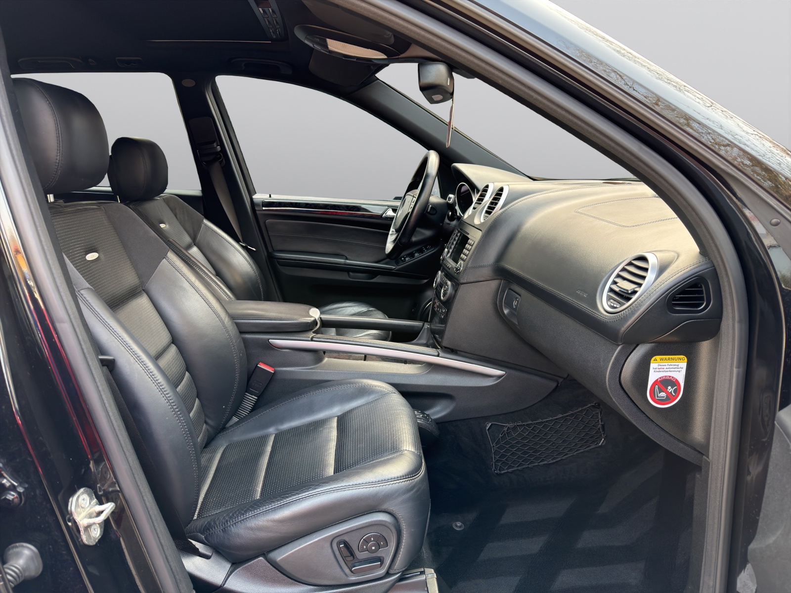 MERCEDES-BENZ ML 63 AMG 4Matic 7G-Tronic-showroom-element-1