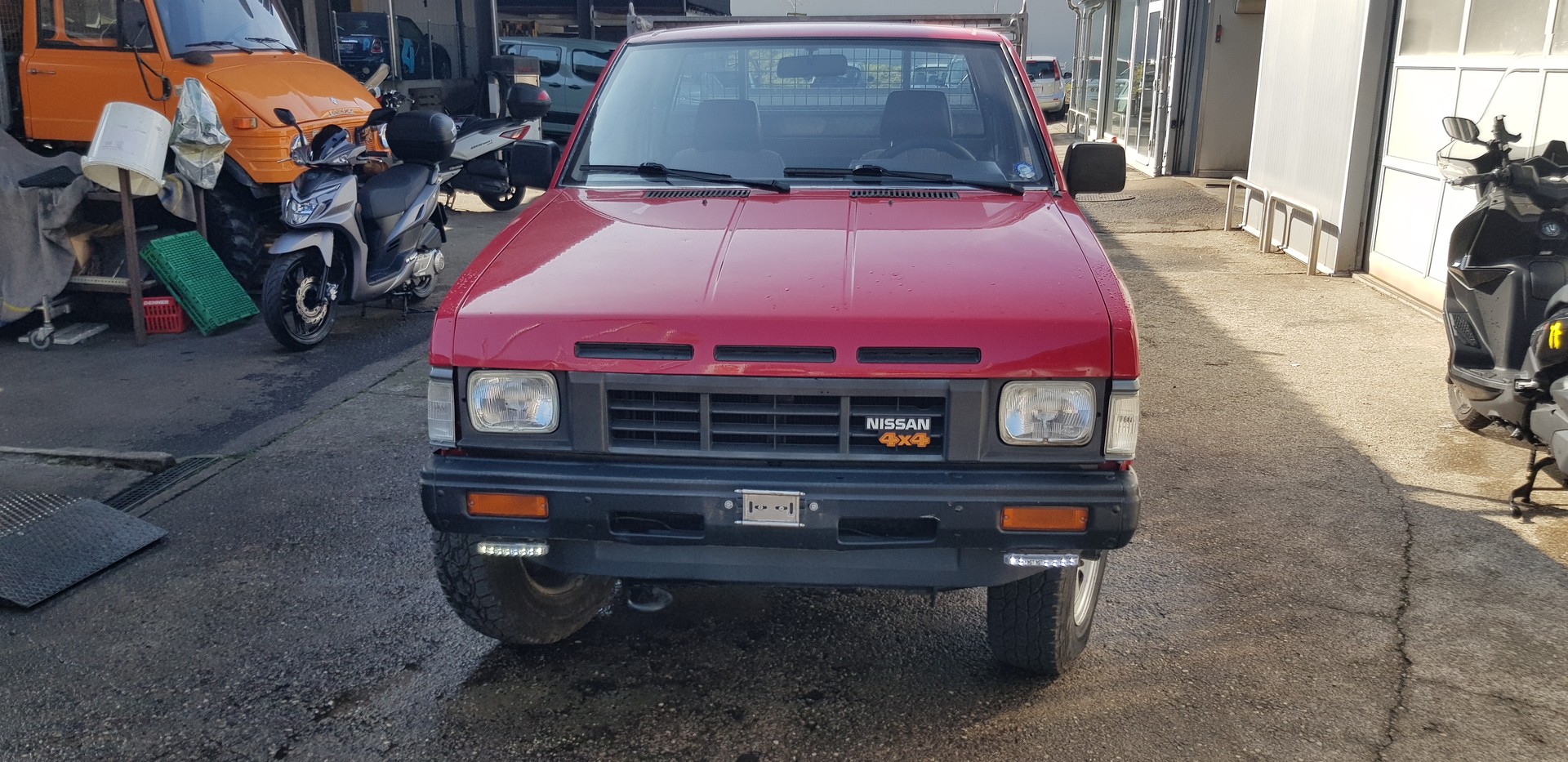 NISSAN King Cab 2.4 4x4 KNMD21