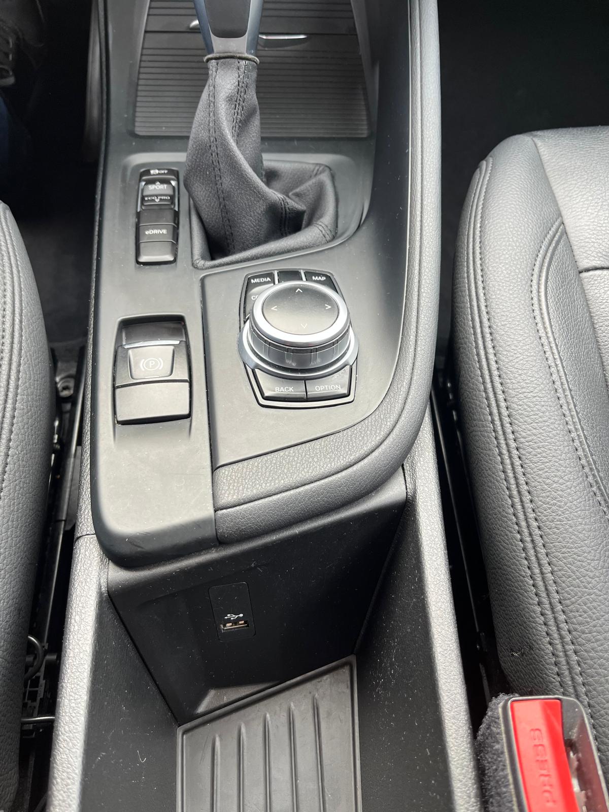 BMW X1 xDrive 25e Sport Line Steptronic-image-12
