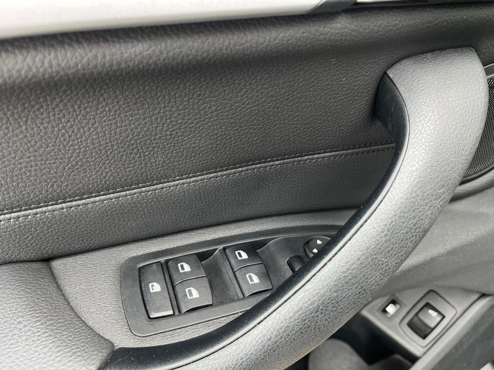 BMW X1 xDrive 25e Sport Line Steptronic-image-13