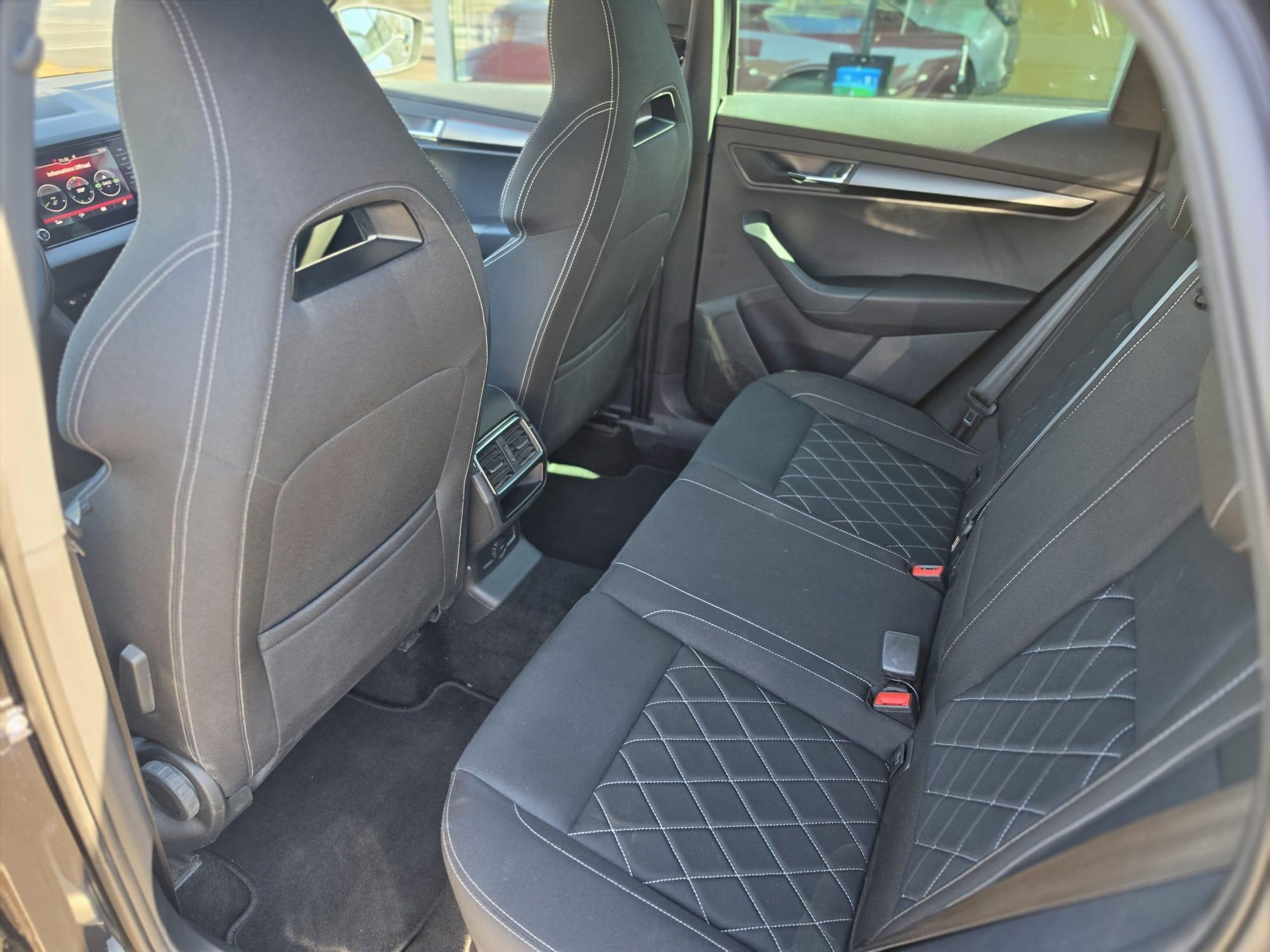 SKODA Karoq 2.0 TSI SportLine DSG 4x4-image-4
