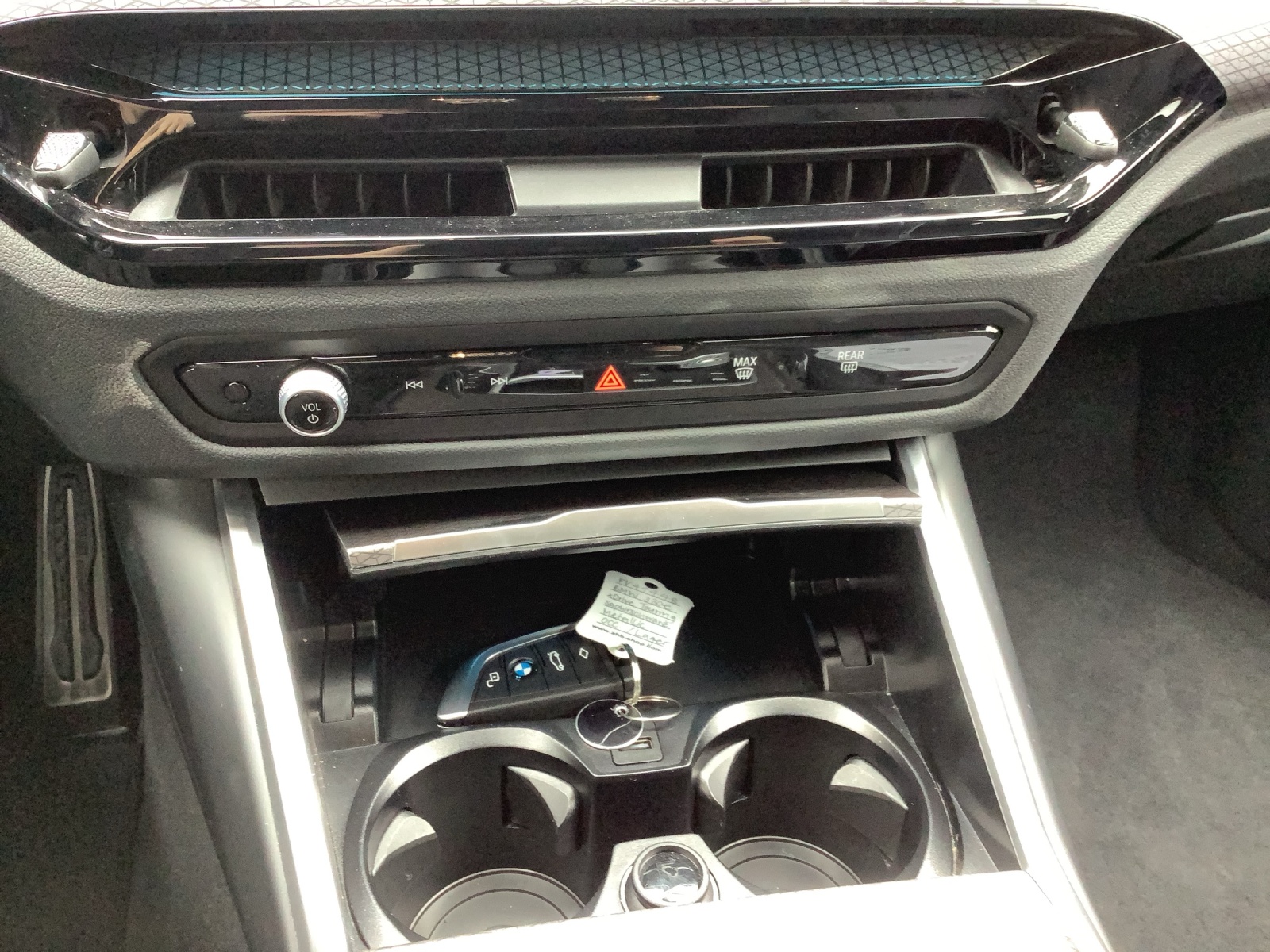 BMW 330e xDrive M Sport-image-16