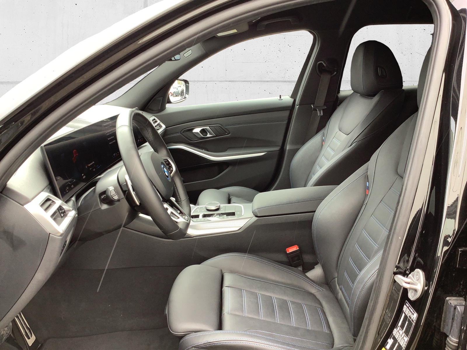 BMW 330e xDrive M Sport-image-12