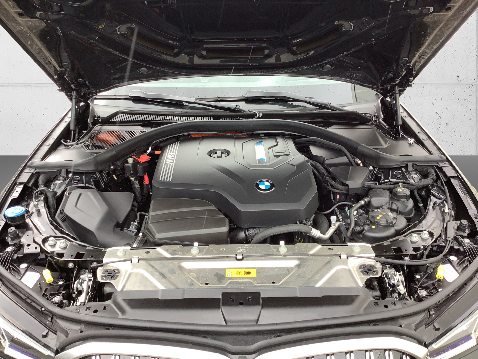 BMW 330e xDrive M Sport-image-10