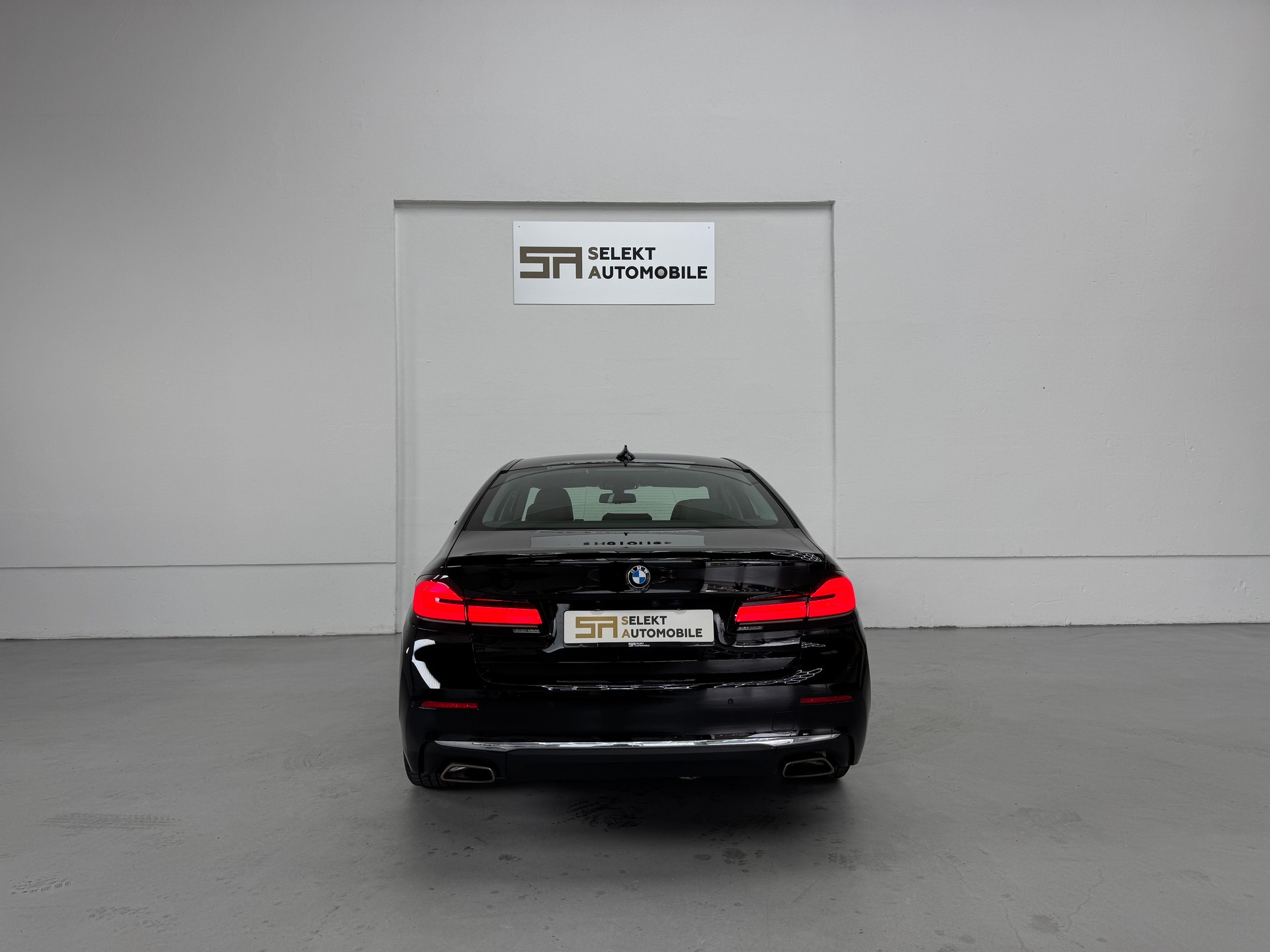 BMW 530d xDrive 48V Luxury Line Steptronic-image-4