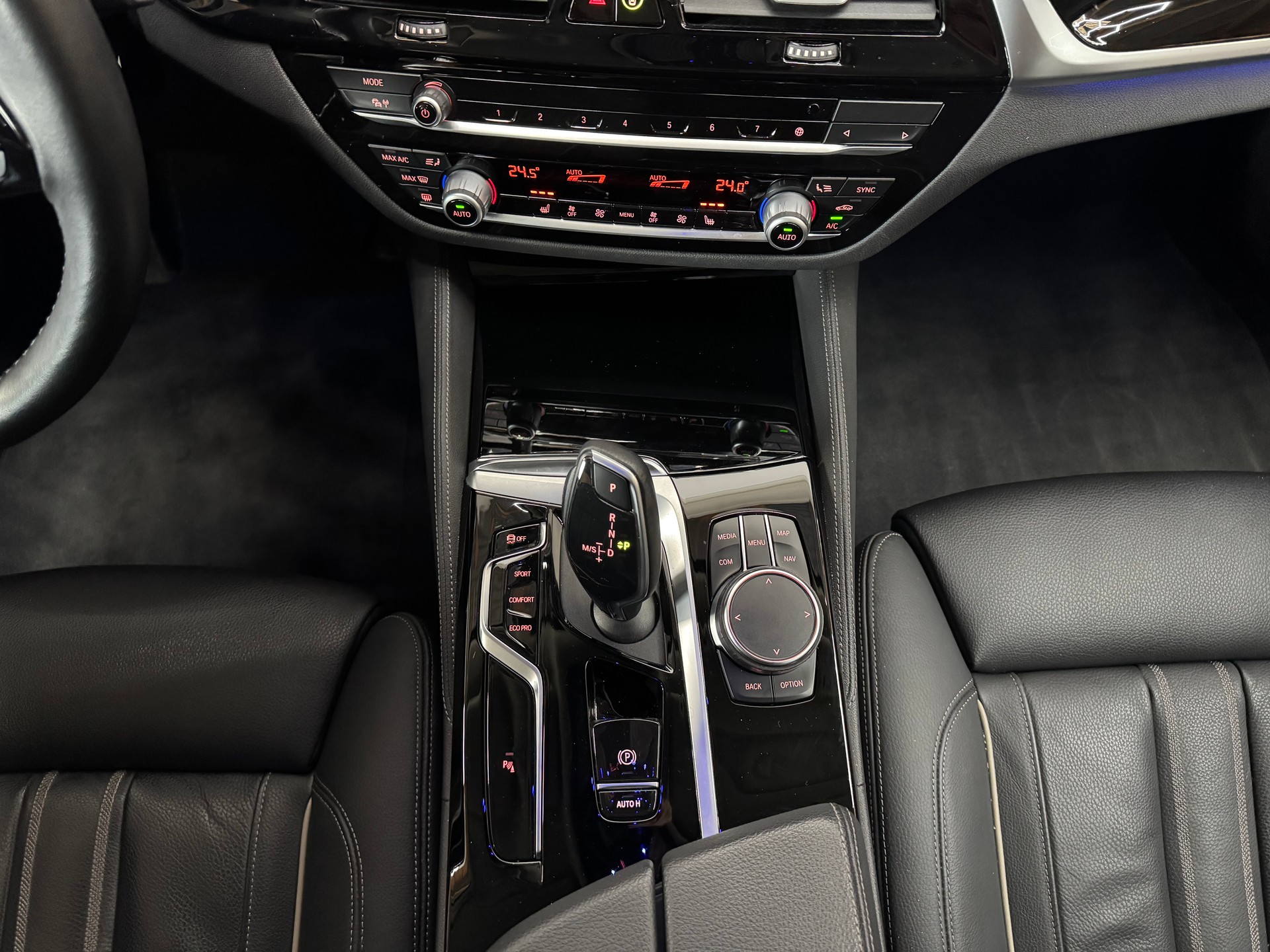 BMW 530d xDrive 48V Luxury Line Steptronic-image-26