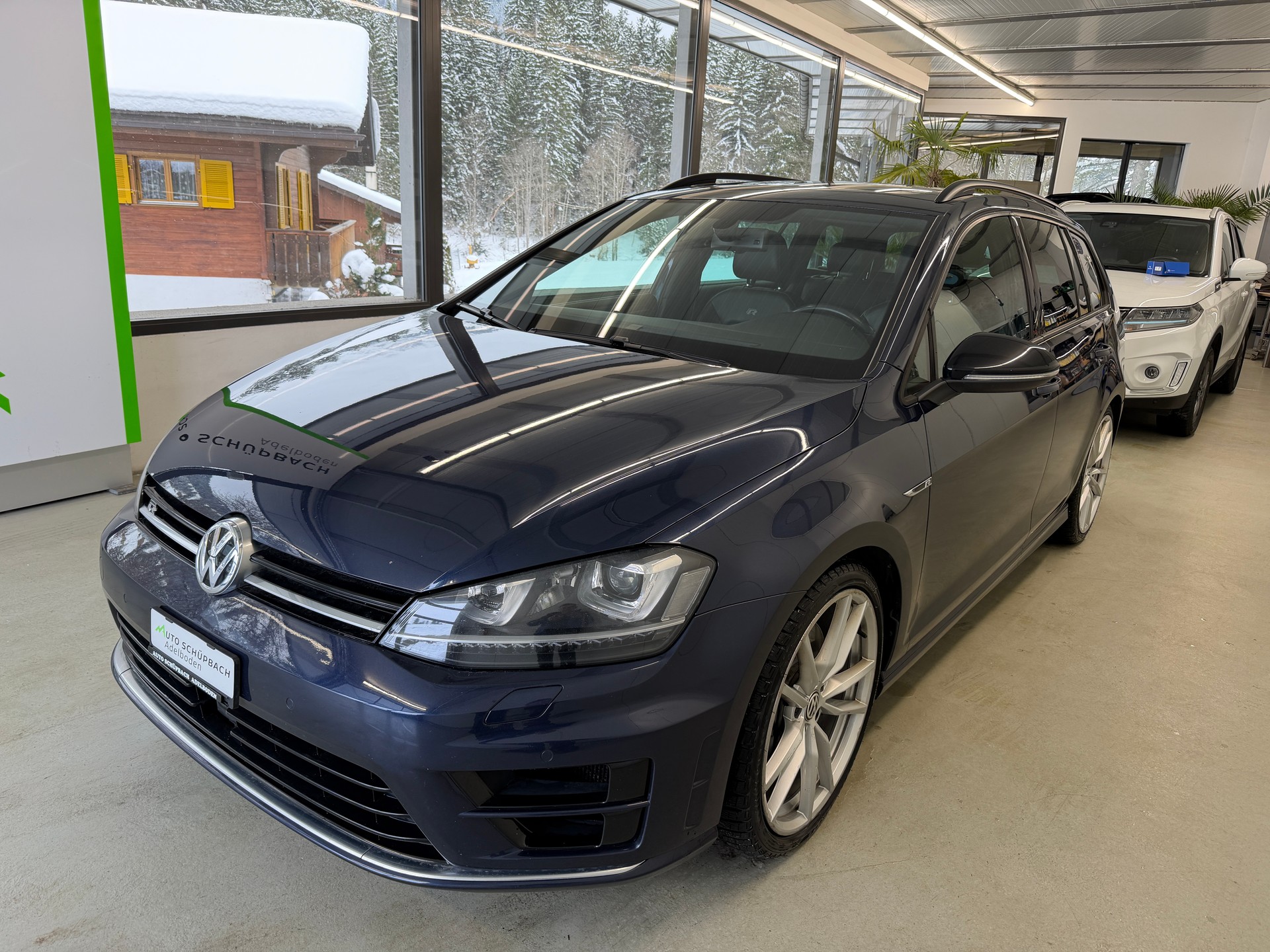 VW Golf Variant 2.0 TSI R 4 Motion DSG-image-8
