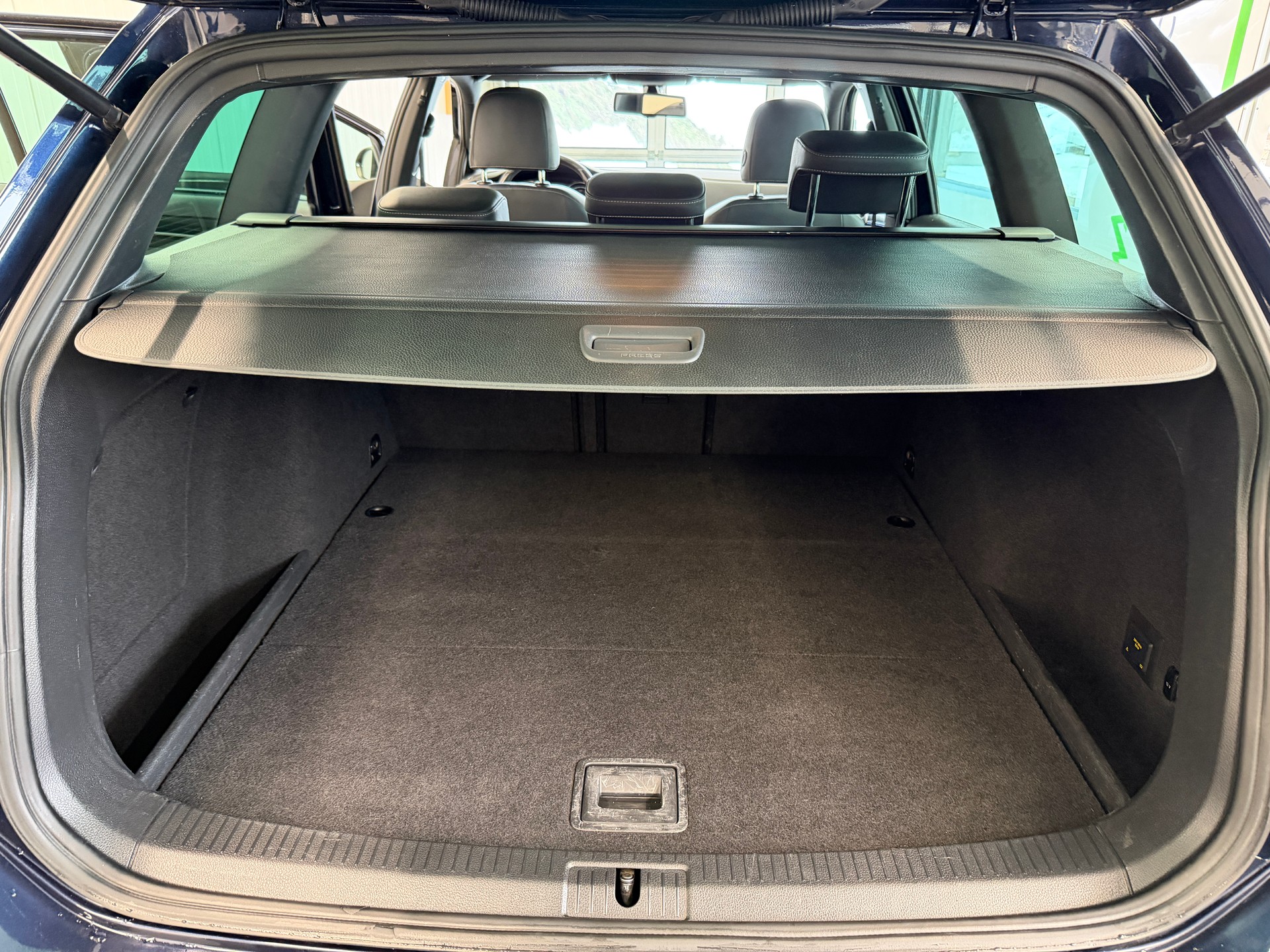 VW Golf Variant 2.0 TSI R 4 Motion DSG-image-14